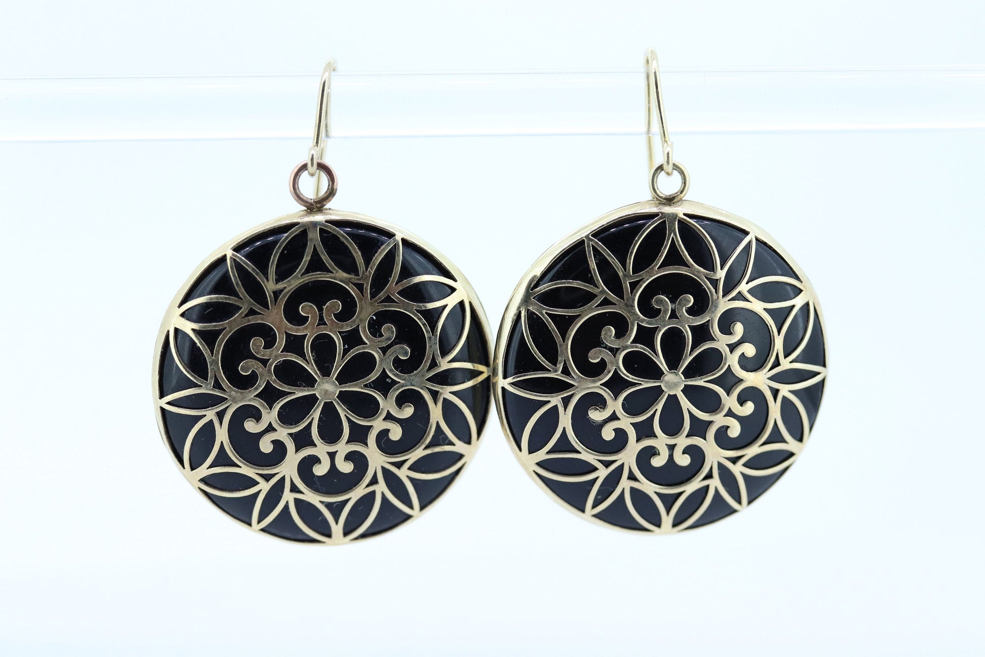 10k Filigree ONYX Medallion Earrings. 10k Gold Onyx Disk Floral Medallion Open earrings. Round Disk Medallion dangle. st(86)