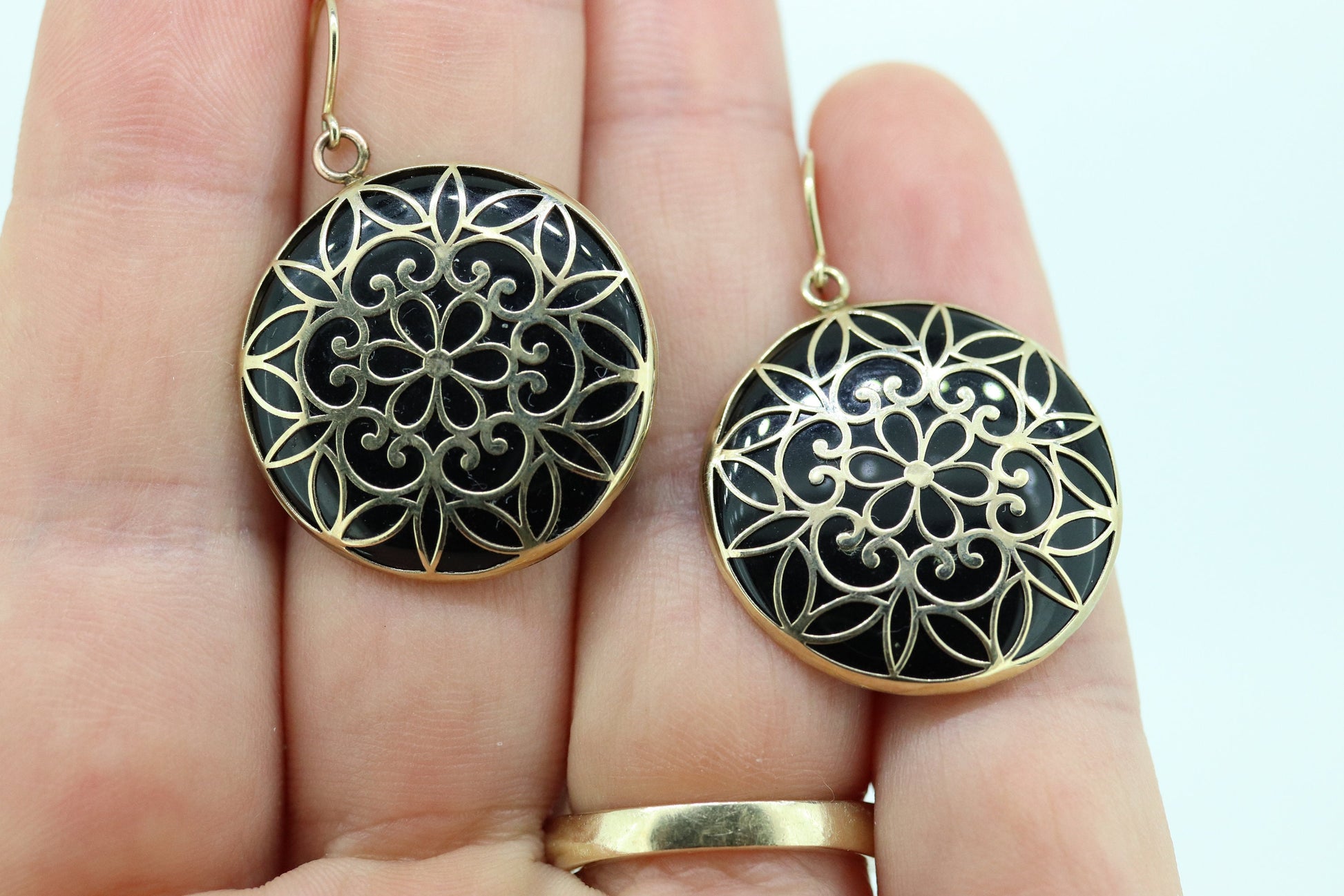 10k Filigree ONYX Medallion Earrings. 10k Gold Onyx Disk Floral Medallion Open earrings. Round Disk Medallion dangle. st(86)