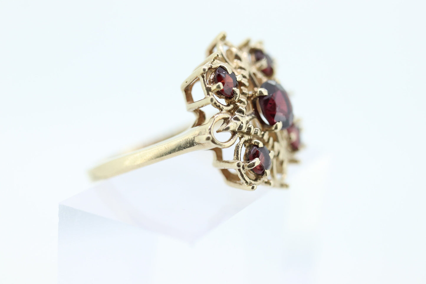 10k Garnet Flower Star Cluster ring. 10k Yellow Gold GARNET Cluster Open filigree starburst ring. st(98)