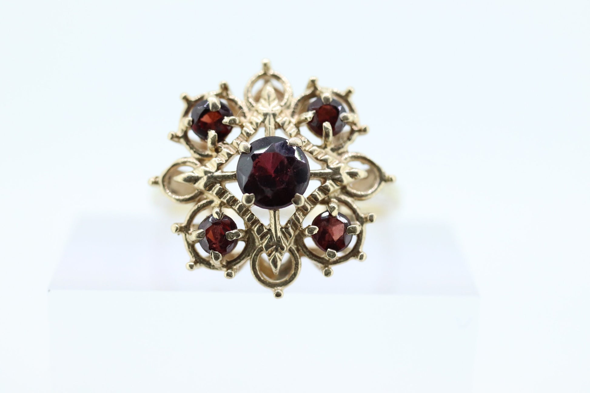 10k Garnet Flower Star Cluster ring. 10k Yellow Gold GARNET Cluster Open filigree starburst ring. st(98)