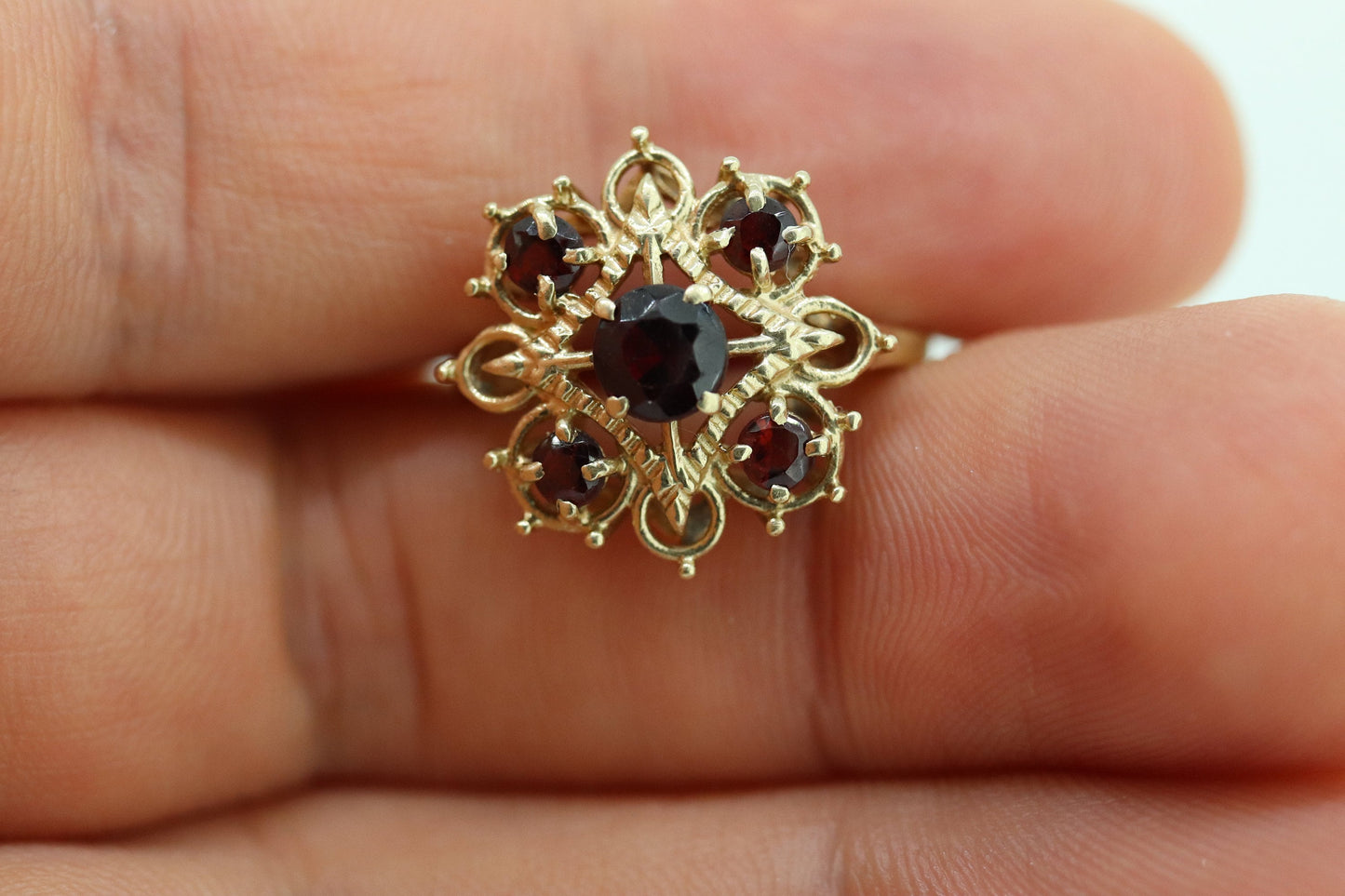 10k Garnet Flower Star Cluster ring. 10k Yellow Gold GARNET Cluster Open filigree starburst ring. st(98)