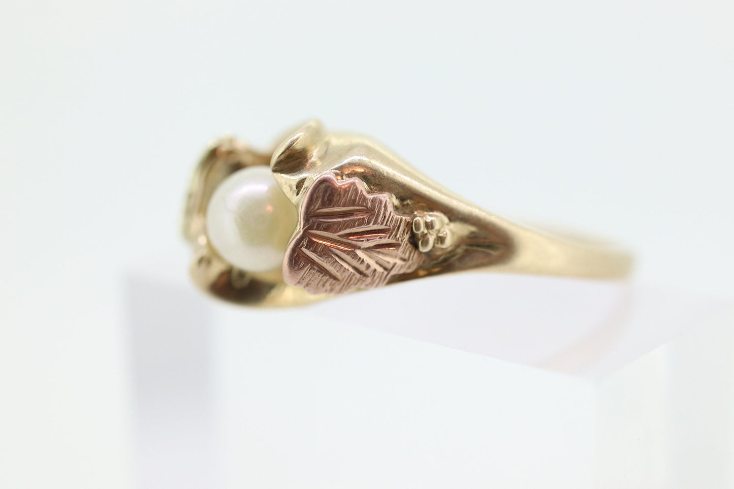 Black Hills Gold Ring with a Pearl. 10k Multi-Tone Black Hills Gold Pearl Ring. st(84)