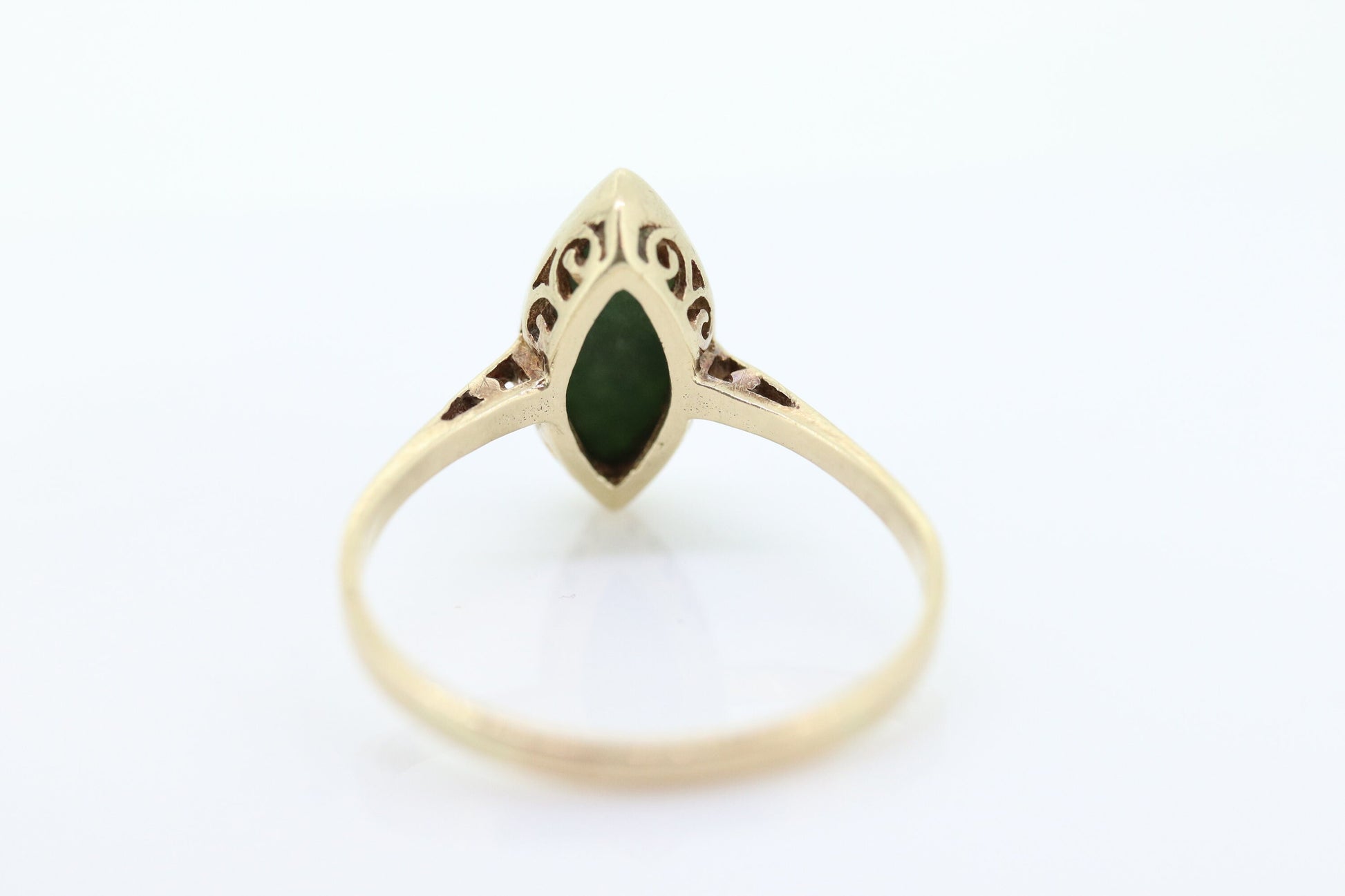 10k Green Agate Marquise Jade Jadeite ring. 10k Bezel Set marquise cabochon green jadeite ring. st(73)