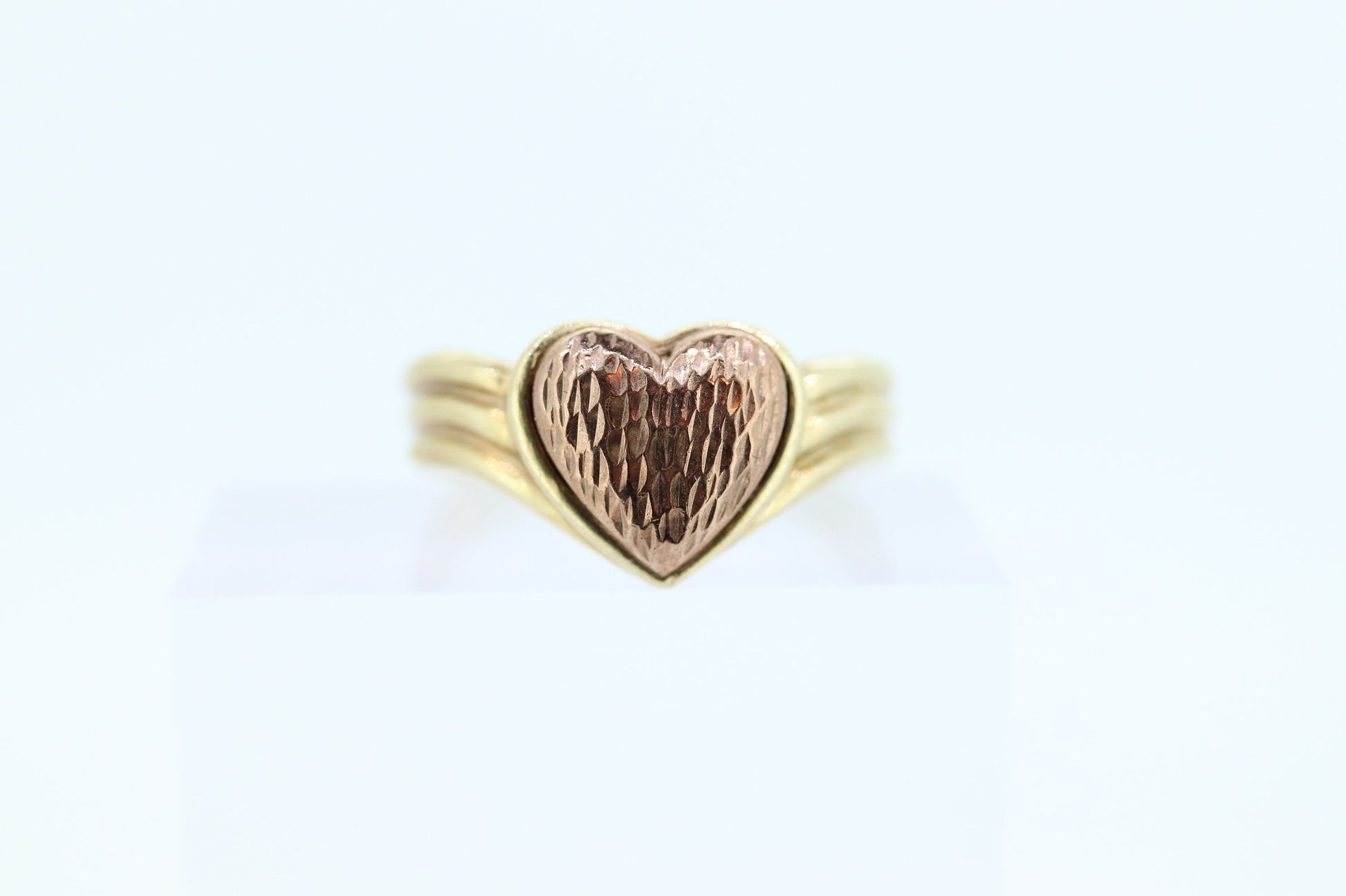 10k Heart Ring. 10k Textured heart promise ring. 10k Rose and Yellow Gold. Cute Heart Ring. Bezel set. st(101/20)