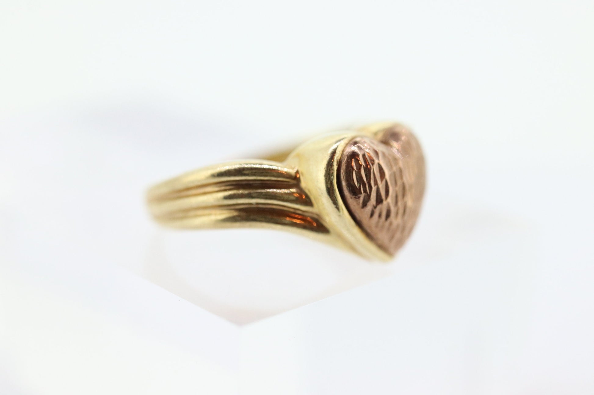 10k Heart Ring. 10k Textured heart promise ring. 10k Rose and Yellow Gold. Cute Heart Ring. Bezel set. st(101/20)