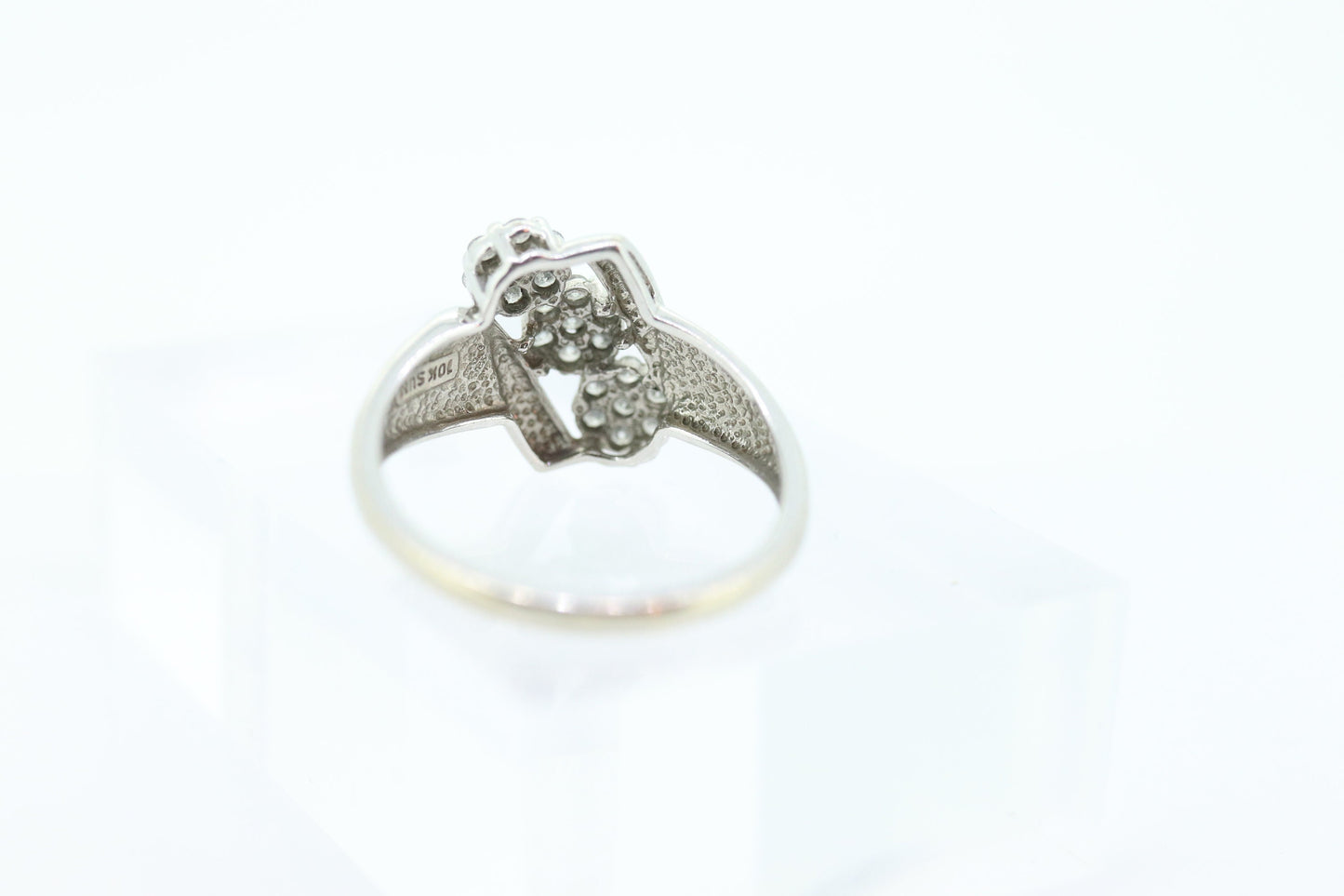 Vintage 10k White Gold Ring. Round Diamond Daisy Cluster Ring. Bypass Waterfall diamond. Engagement Ring. sz 7 st(52/9)