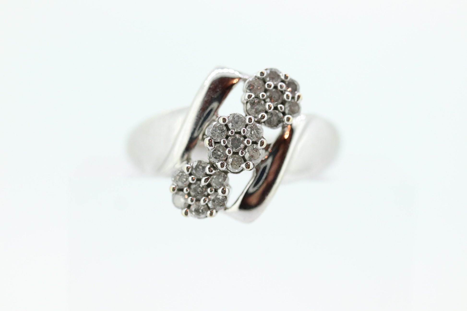 Vintage 10k White Gold Ring. Round Diamond Daisy Cluster Ring. Bypass Waterfall diamond. Engagement Ring. sz 7 st(52/9)