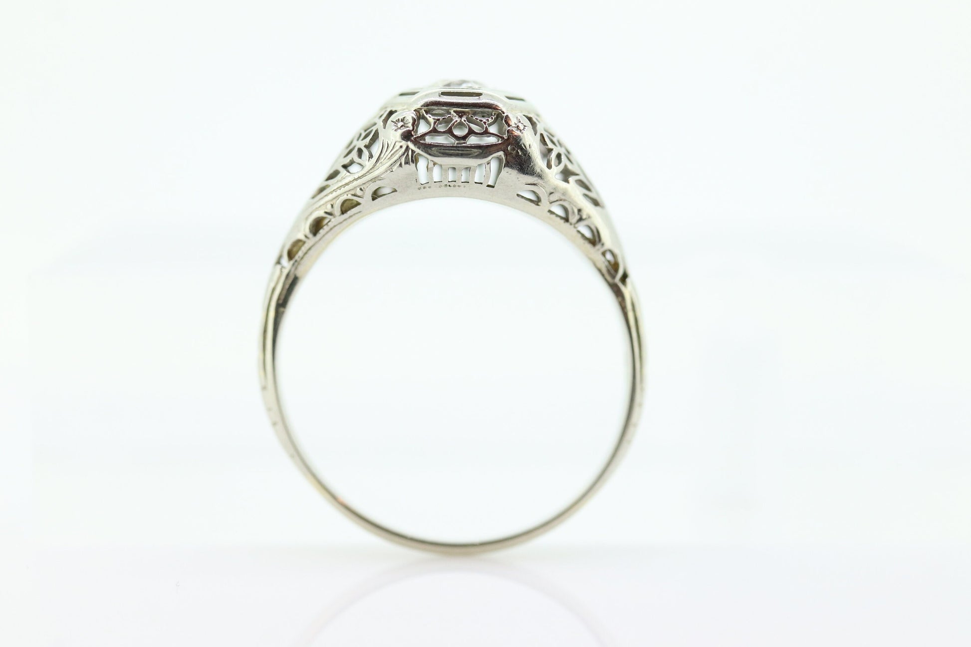 Art Deco Diamond ring. 18k White Gold Filigree Engagement Ring.