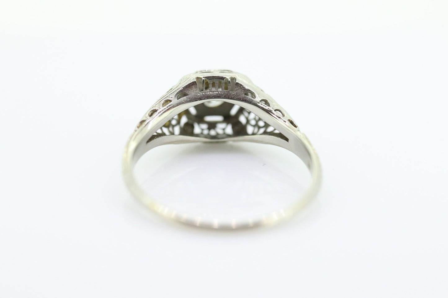 Art Deco Diamond ring. 18k White Gold Filigree Engagement Ring.