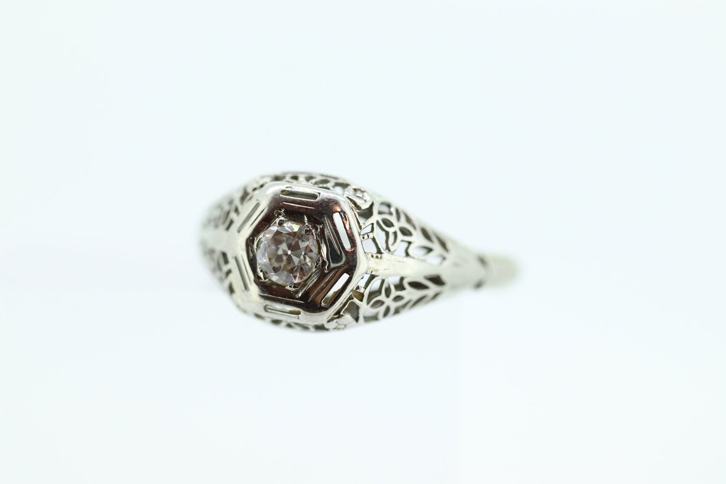 Art Deco Diamond ring. 18k White Gold Filigree Engagement Ring.