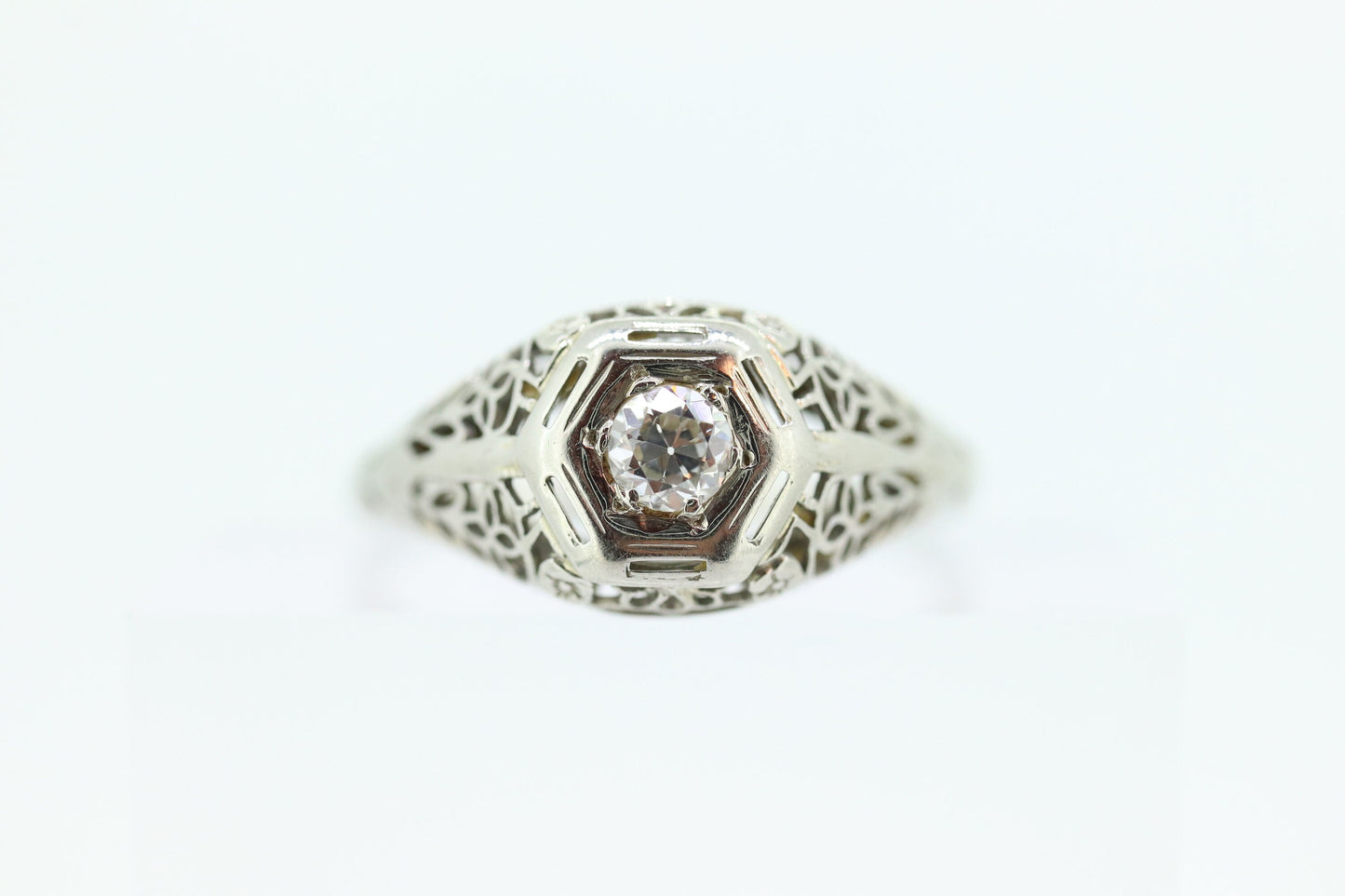 Art Deco Diamond ring. 18k White Gold Filigree Engagement Ring.