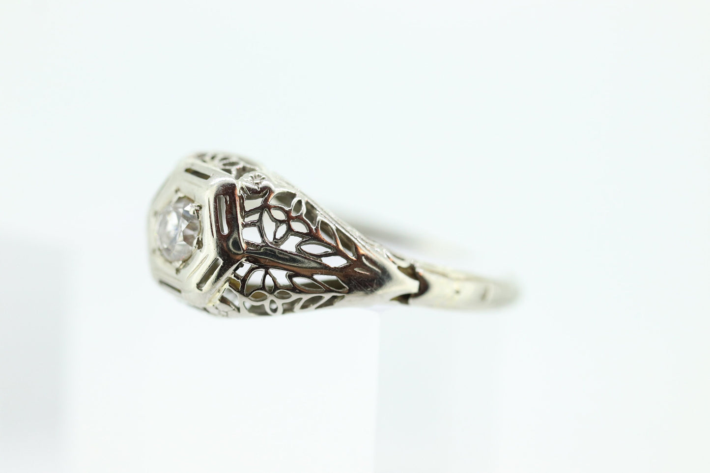 Art Deco Diamond ring. 18k White Gold Filigree Engagement Ring.