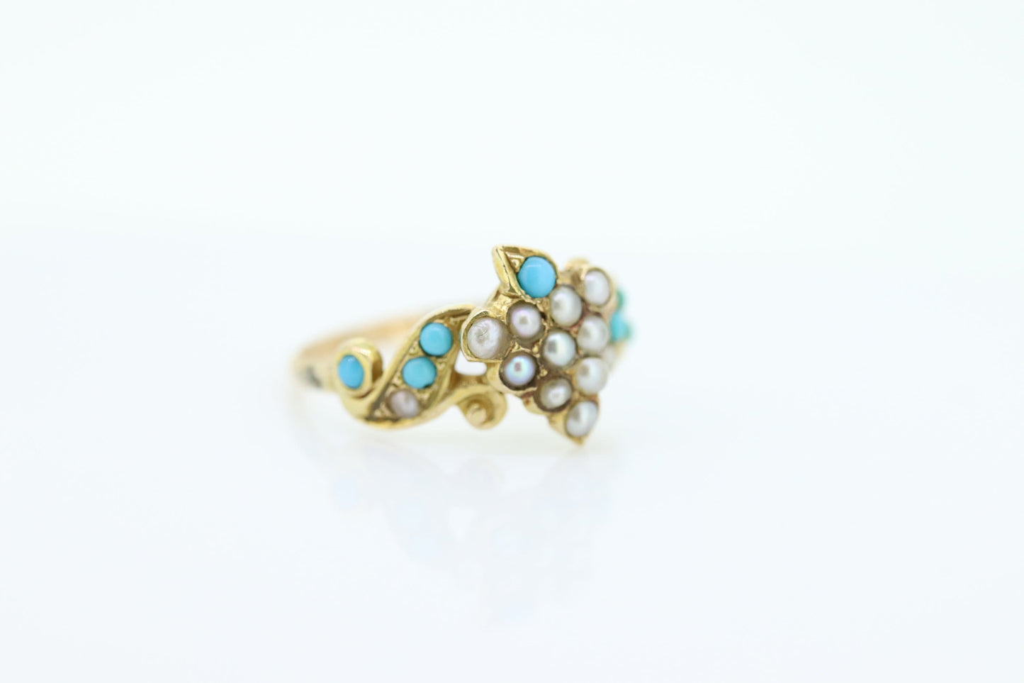 Victorian 10k Turquoise Cabochon and Pearl Seed Ring. 10k Victorian ornate Vine embossed bezel ring. st(115)