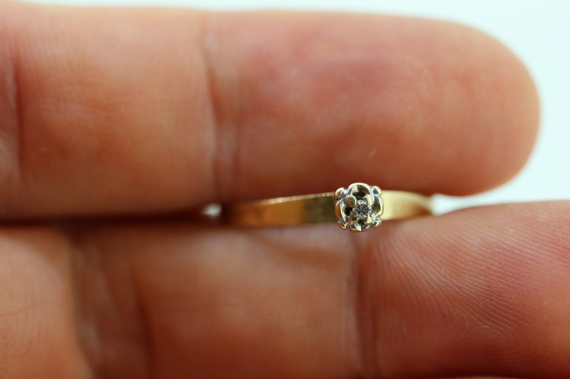 14k Diamond Solitaire. 14k Yellow gold engraved illusion set Daisy diamond ring.