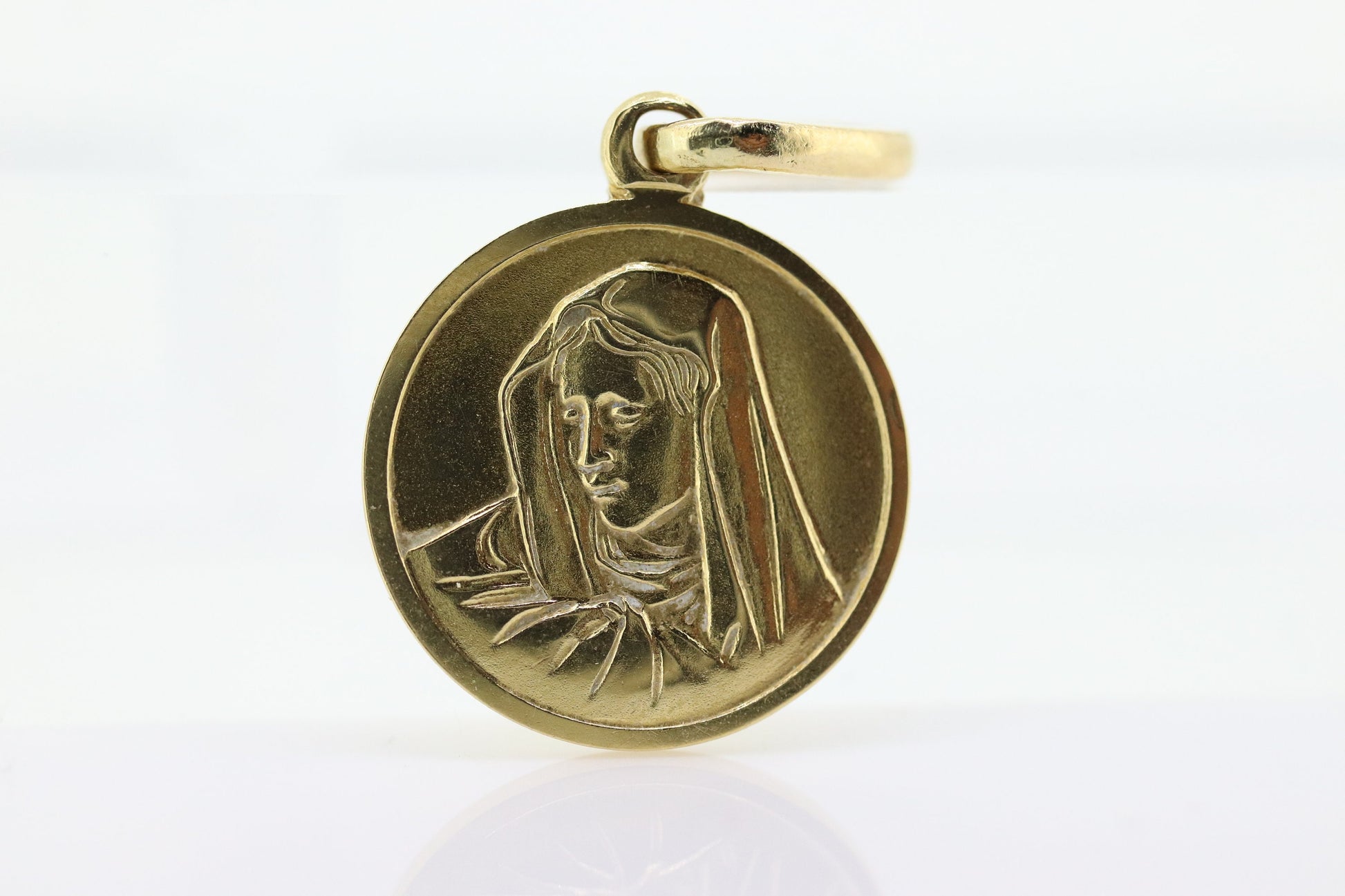 Vintage 14k Yellow Gold Pendant. Madonna Pendant. VIRGIN Mary Pendant. Mother Medallion for Necklace or Medal