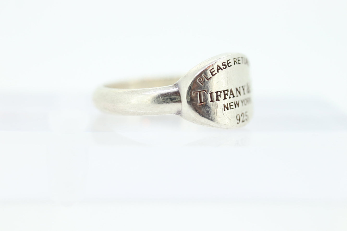 Tiffany & Co Ring. Please Return to Tiffany Sterling Silver 925 Ring. TAG Signet ring New York st(40/25)