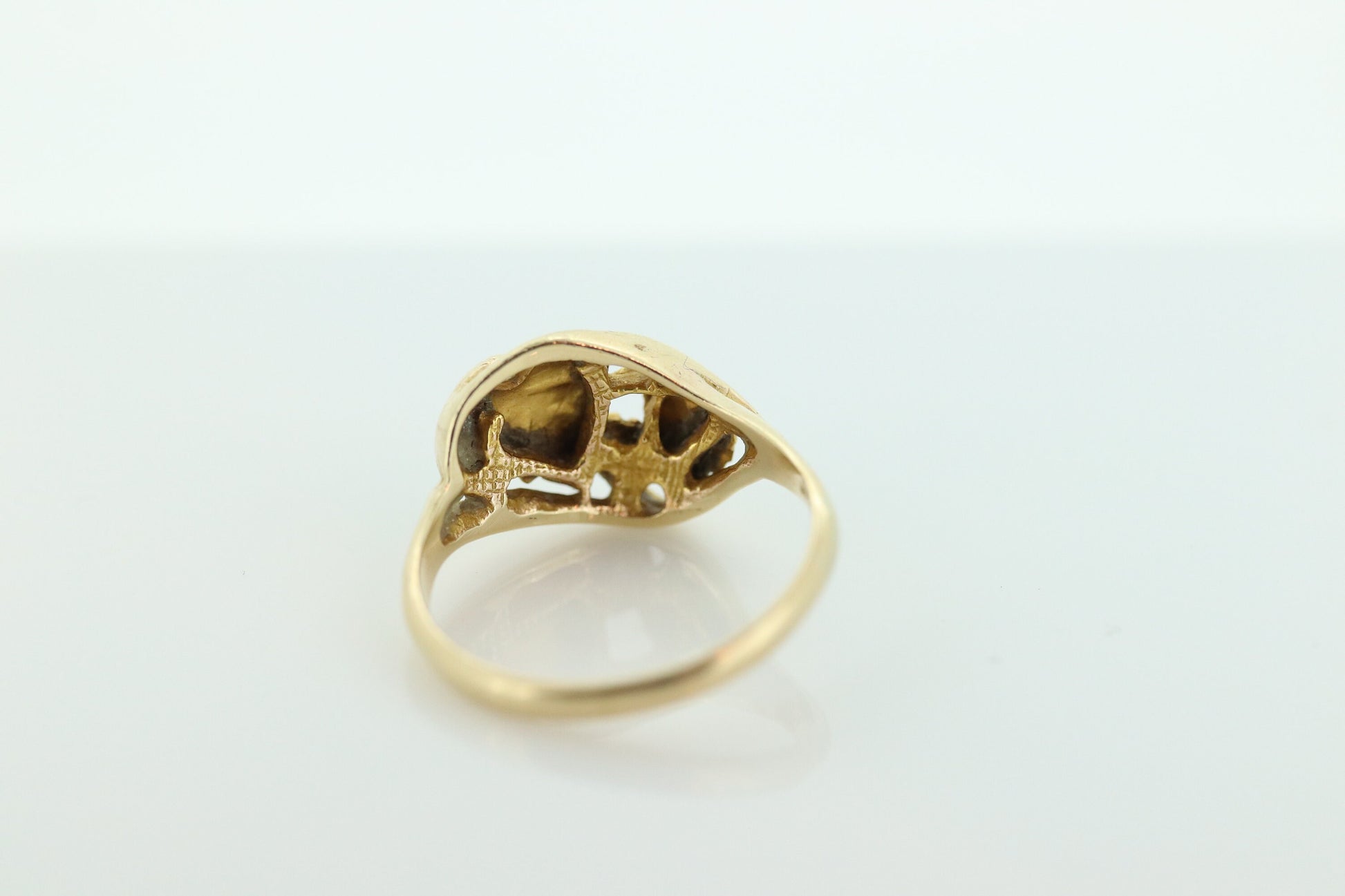 Black Hills Gold Ring. 10k Multi-Tone Gold. Black Hills Gold Design with Tricolor Leaves. St(55/20)