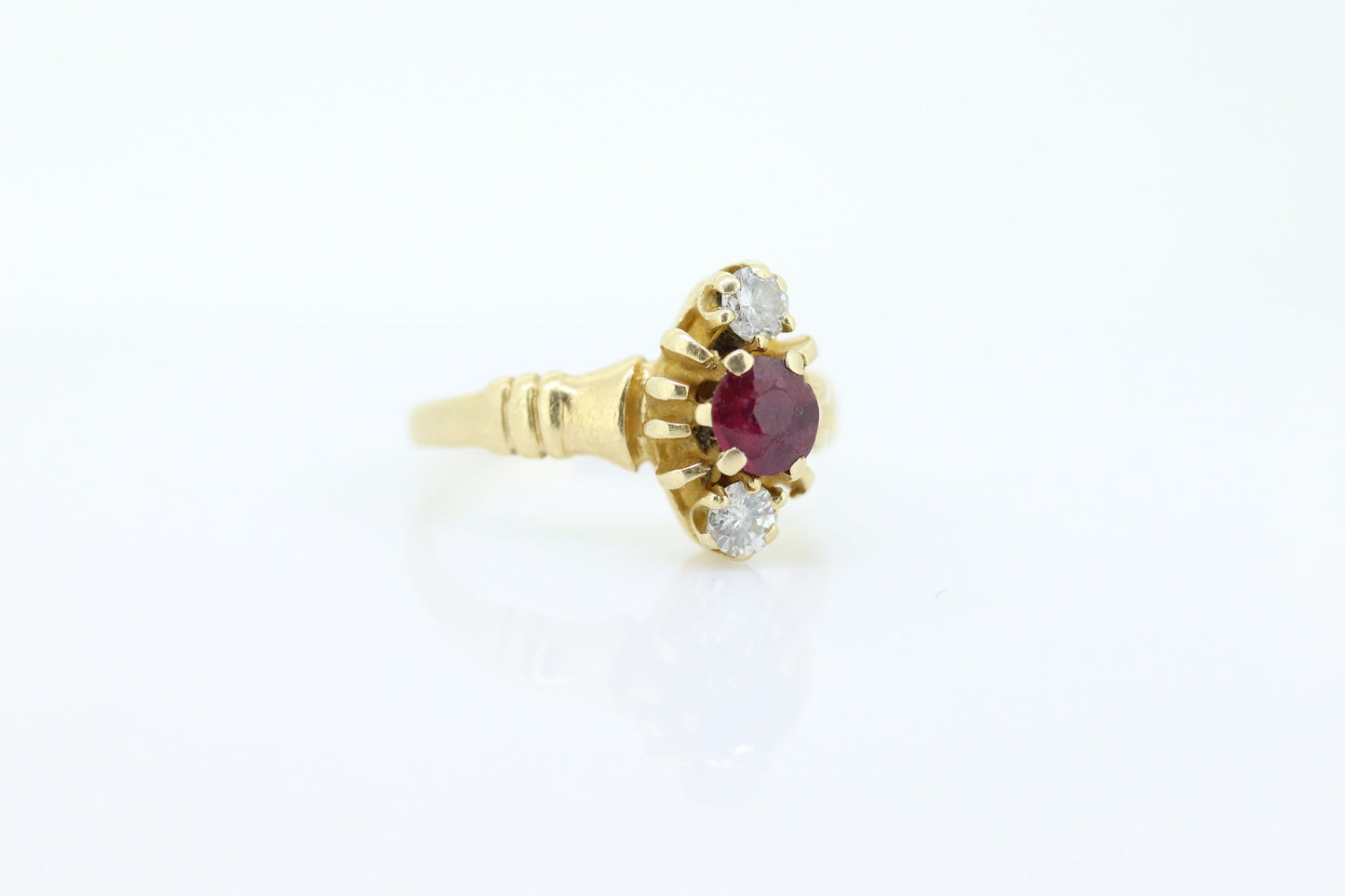 10k Victorian Claw Set RUBY and DIAMOND. Antique 10k Gold round garnet and diamond set solitaire. st(98)