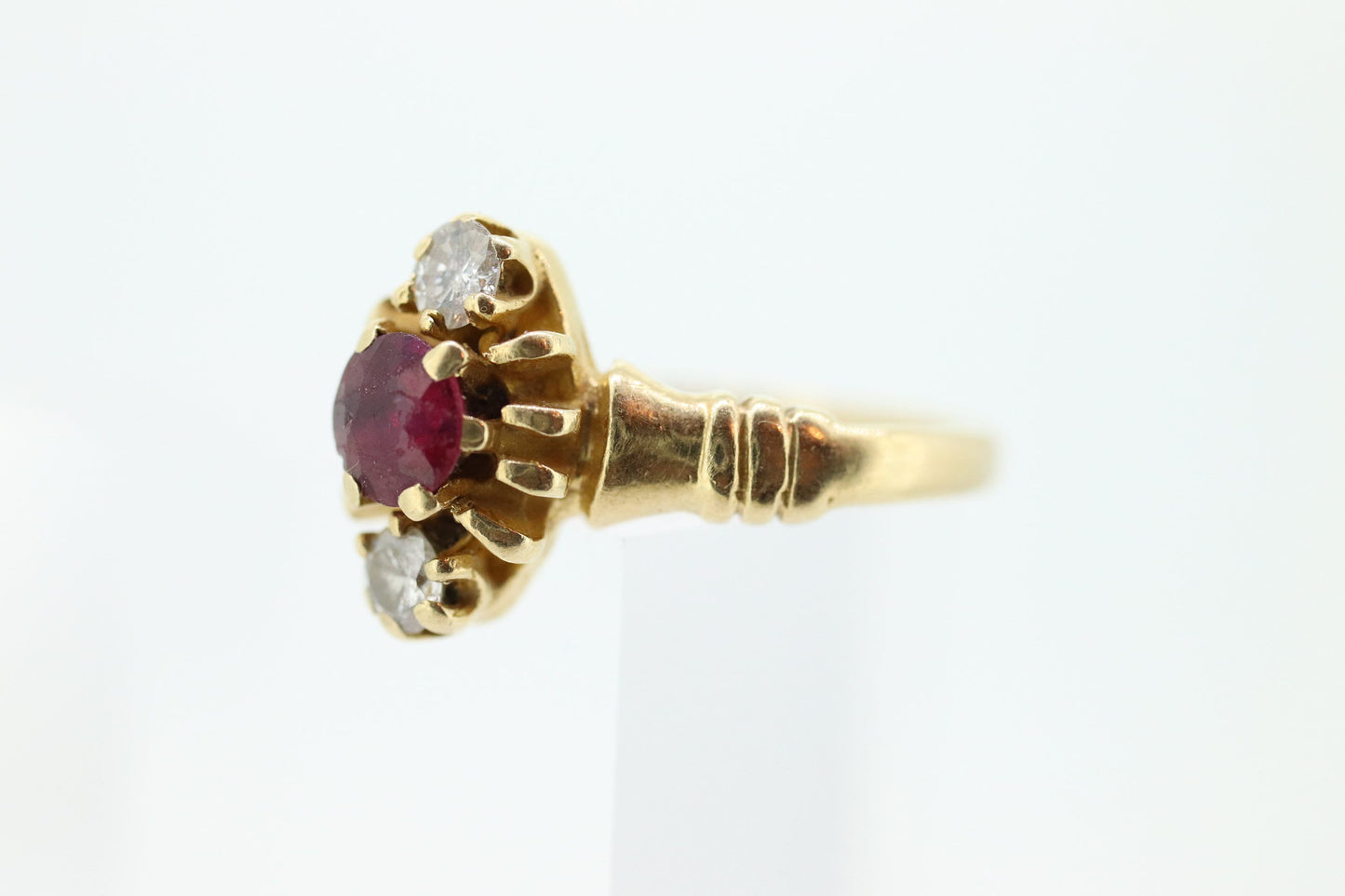 10k Victorian Claw Set RUBY and DIAMOND. Antique 10k Gold round garnet and diamond set solitaire. st(98)