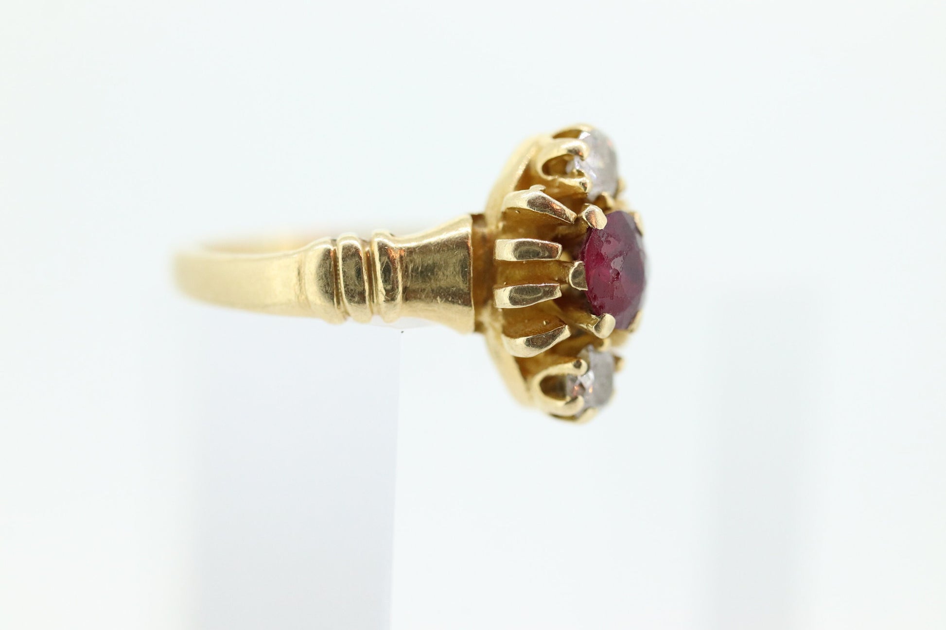 10k Victorian Claw Set RUBY and DIAMOND. Antique 10k Gold round garnet and diamond set solitaire. st(98)