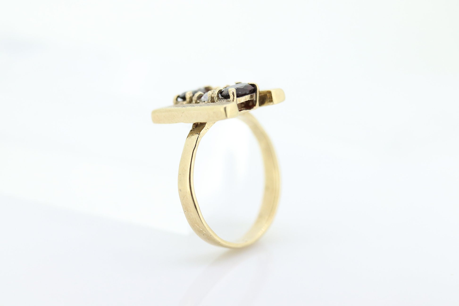 10k Marquise Garnet and Quartz ring. 10k Marquise cut garnet with Quartz Textured BAR ring. st(104)