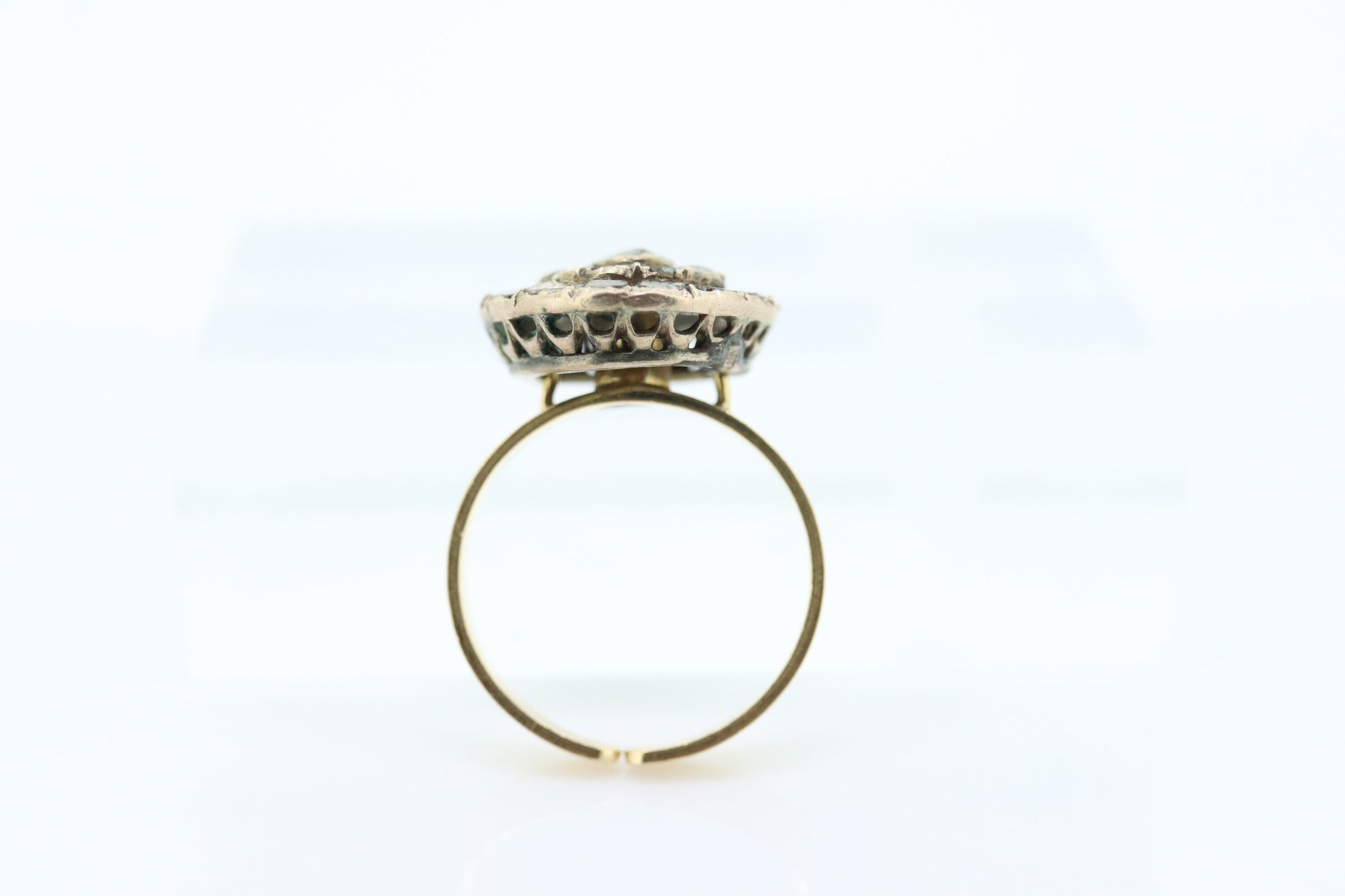 18k  Edwardian Diamond Daisy Cluster Ring. 18k Yellow Gold with old cut diamond arrangement