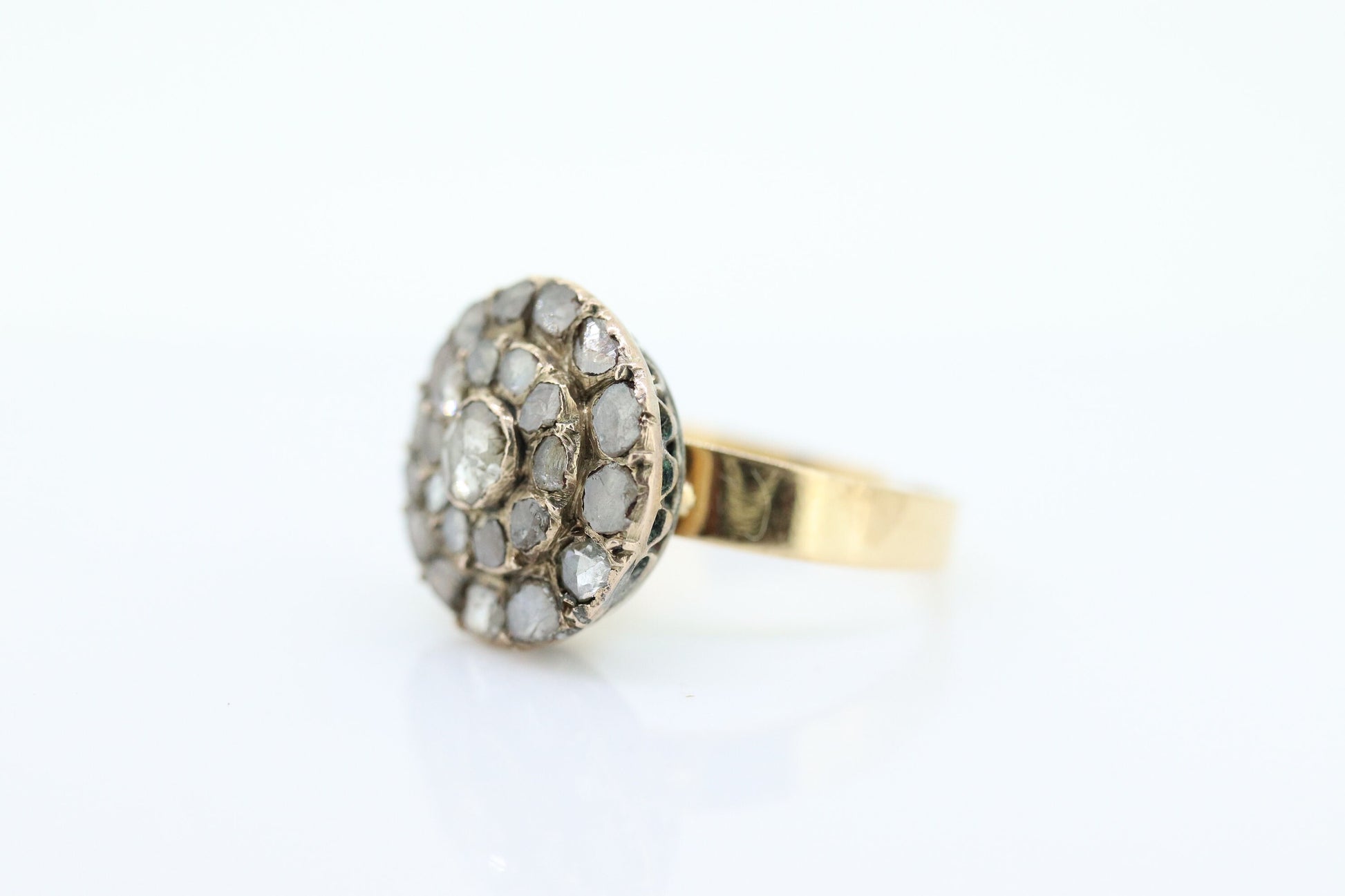 18k  Edwardian Diamond Daisy Cluster Ring. 18k Yellow Gold with old cut diamond arrangement