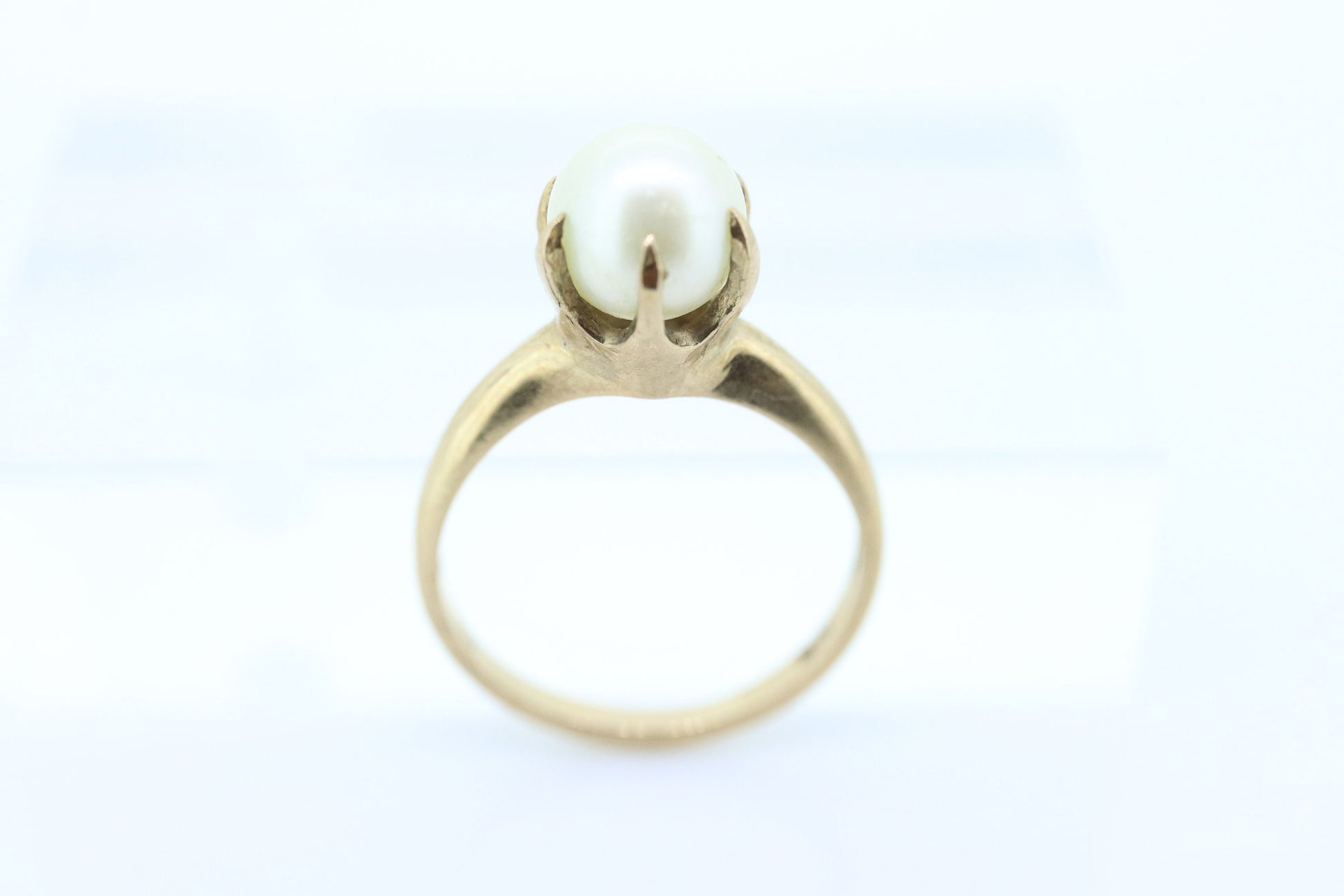 Victorian Pearl Claw Set ring. 10k Yellow Gold victorian solitaire ring. st(60/55)