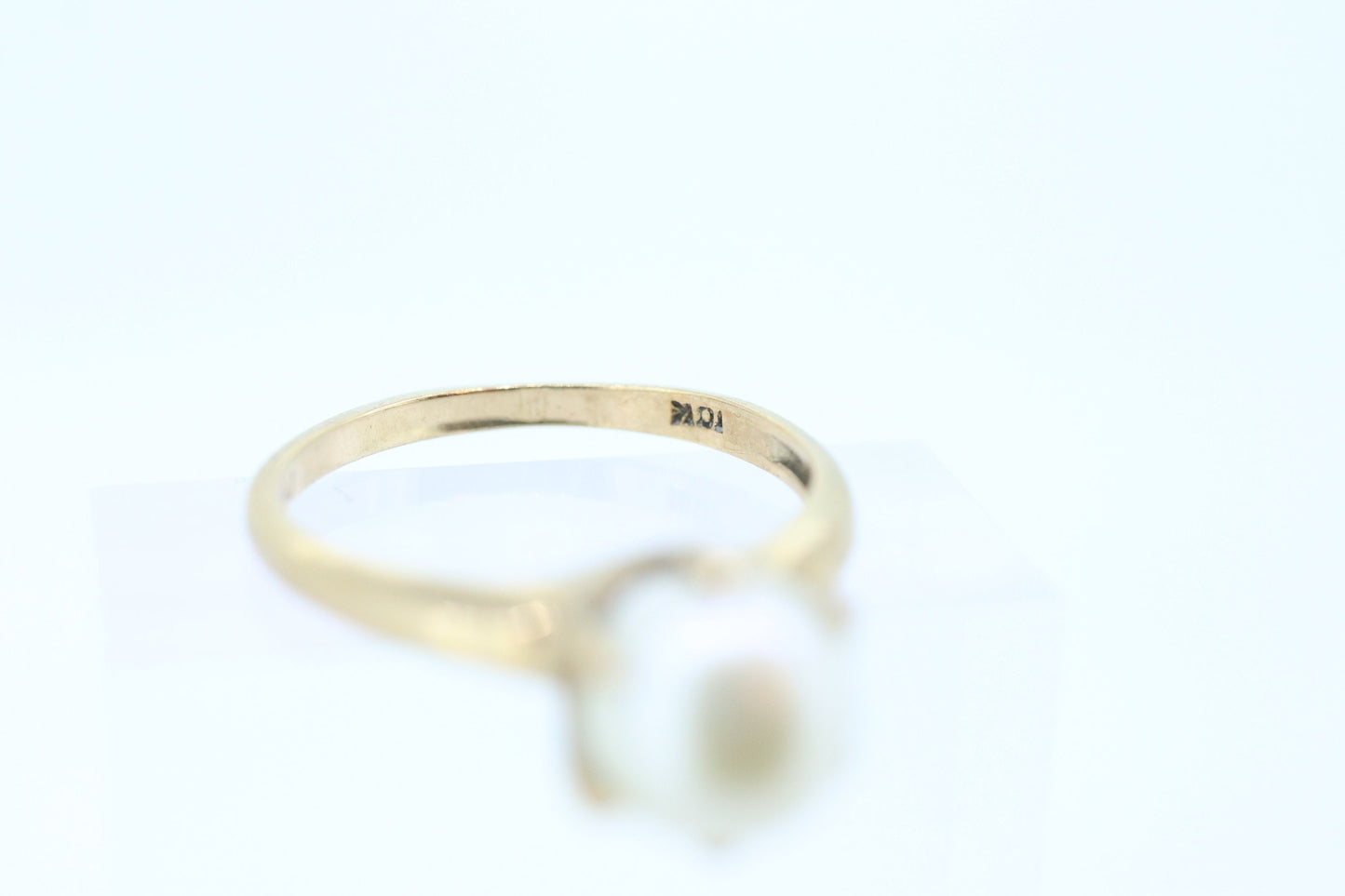 Victorian Pearl Claw Set ring. 10k Yellow Gold victorian solitaire ring. st(60/55)