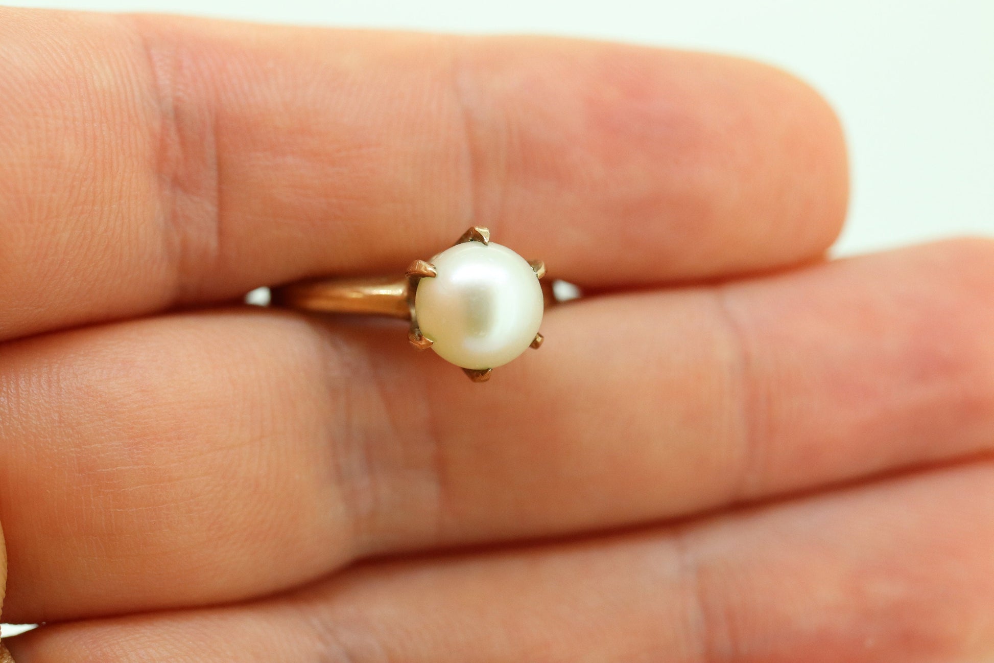 Victorian Pearl Claw Set ring. 10k Yellow Gold victorian solitaire ring. st(60/55)