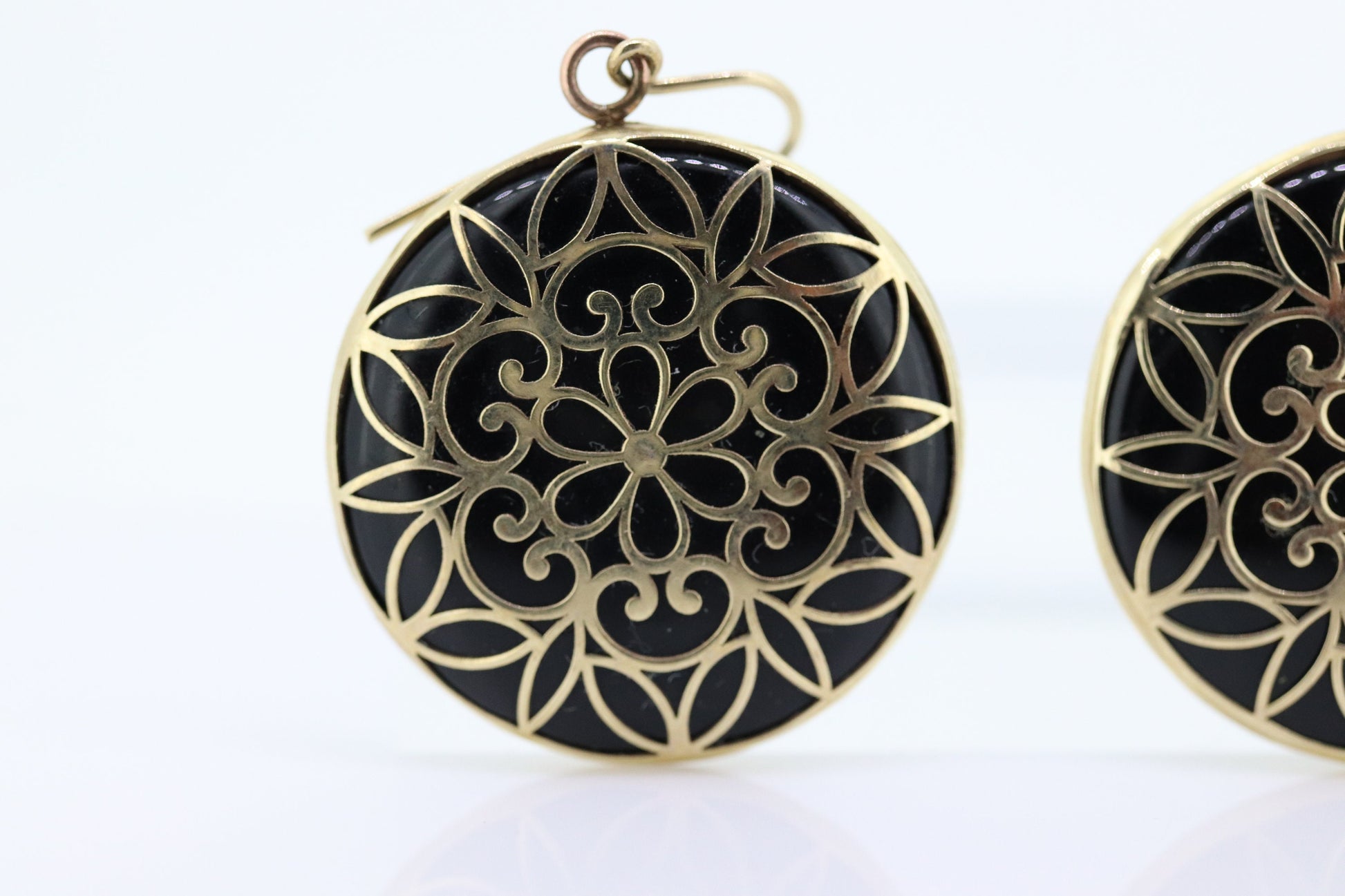 10k Filigree ONYX Medallion Earrings. 10k Gold Onyx Disk Floral Medallion Open earrings. Round Disk Medallion dangle. st(86)