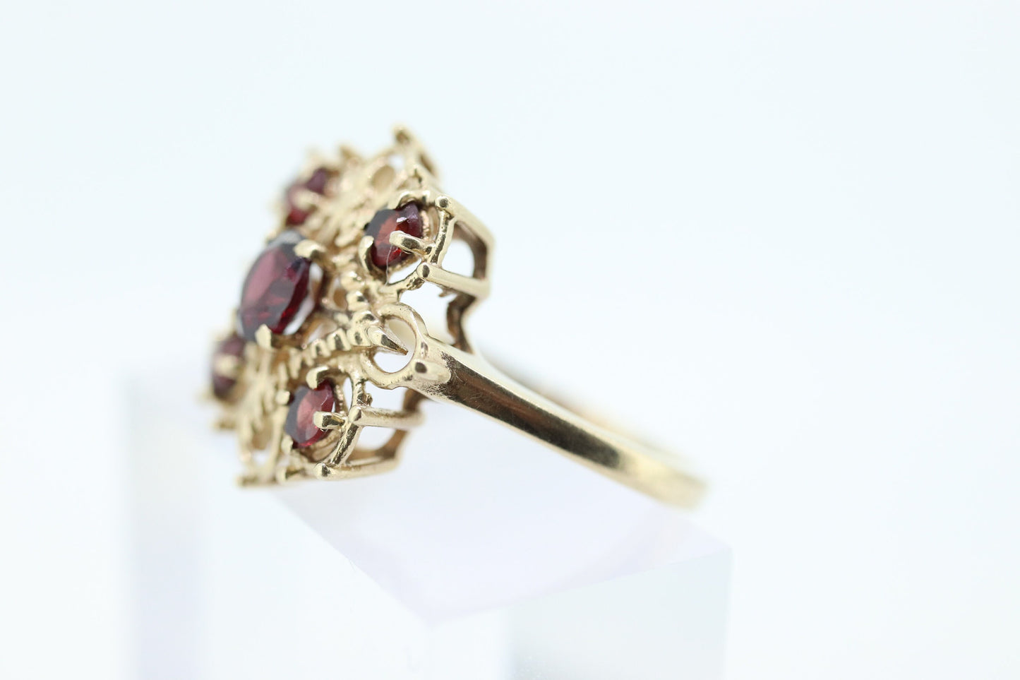 10k Garnet Flower Star Cluster ring. 10k Yellow Gold GARNET Cluster Open filigree starburst ring. st(98)