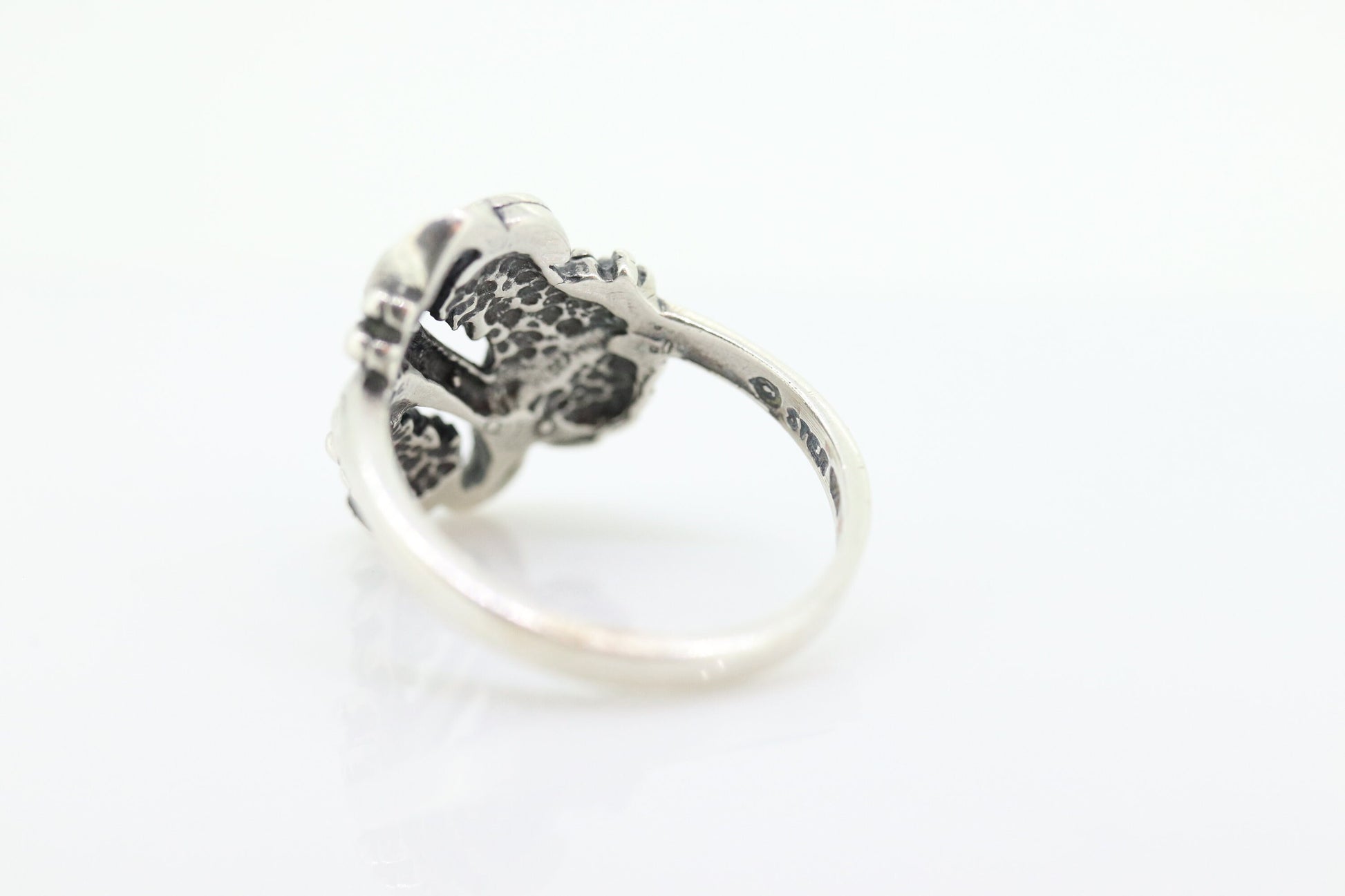 Black Hills Gold ring. 925 Sterling Silver band. Sterling Silver Leaf Vine Black Hills ring. st(17)