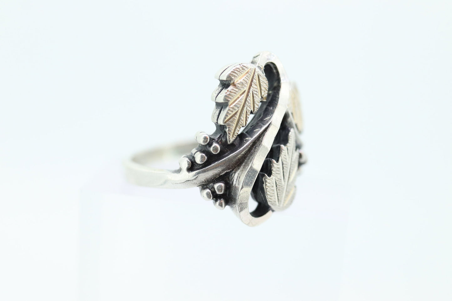 Black Hills Gold ring. 925 Sterling Silver band. Sterling Silver Leaf Vine Black Hills ring. st(17)