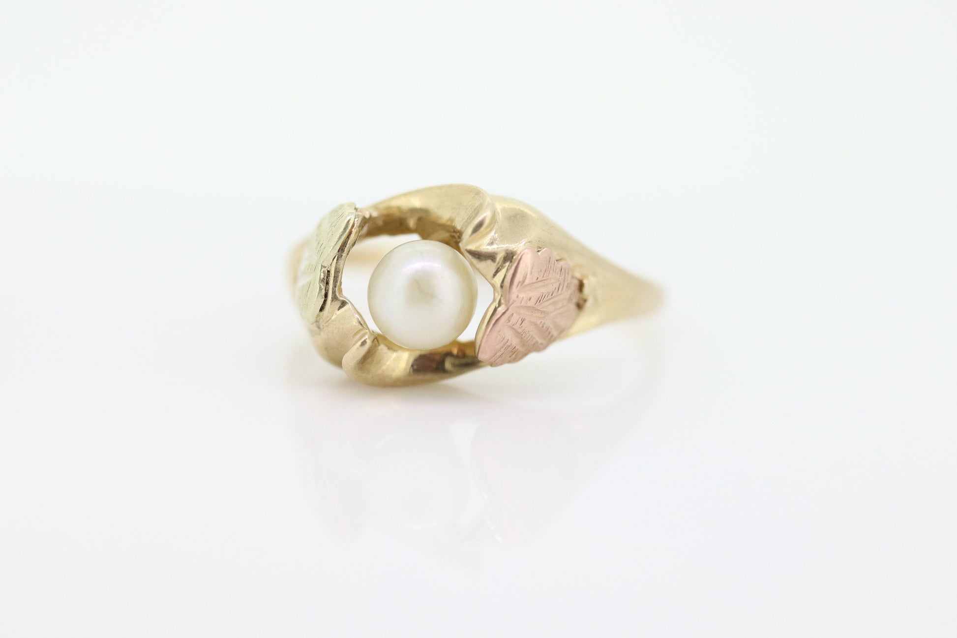 Black Hills Gold Ring with a Pearl. 10k Multi-Tone Black Hills Gold Pearl Ring. st(84)