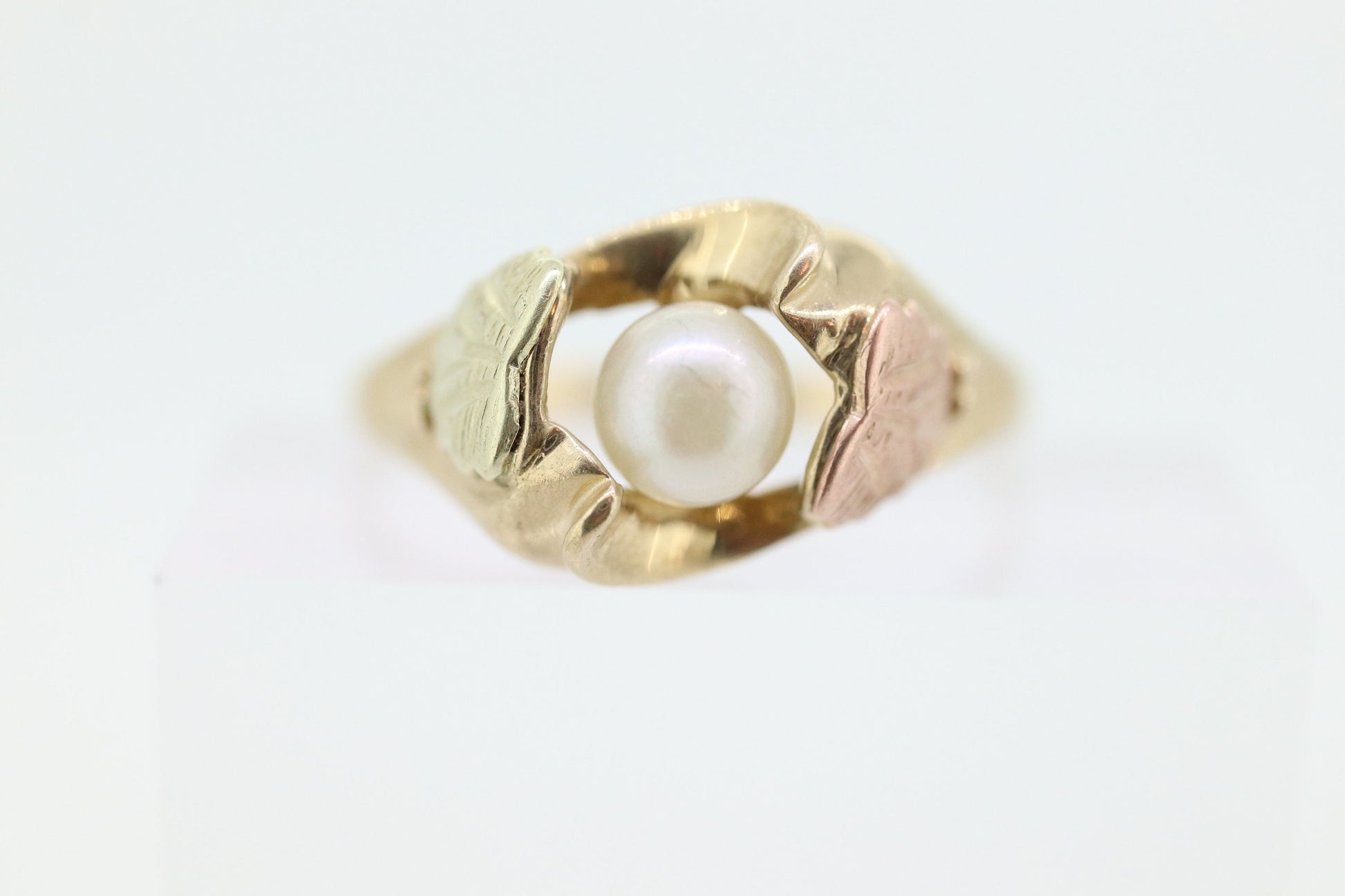 Black Hills Gold Ring with a Pearl. 10k Multi-Tone Black Hills Gold Pearl Ring. st(84)