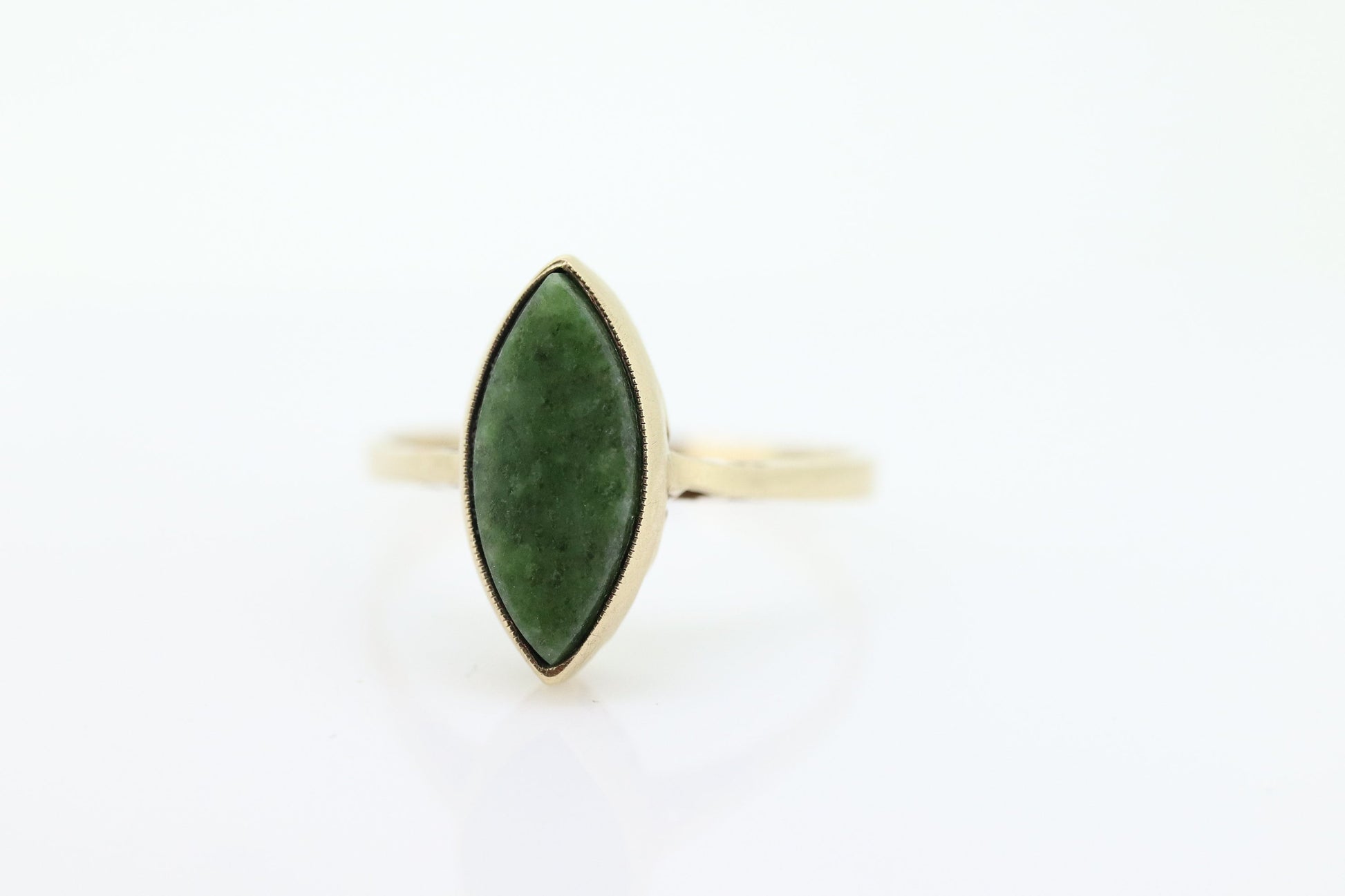 10k Green Agate Marquise Jade Jadeite ring. 10k Bezel Set marquise cabochon green jadeite ring. st(73)