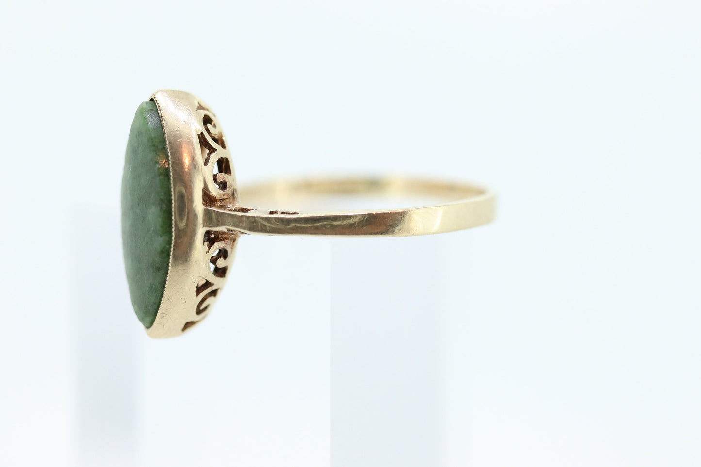 10k Green Agate Marquise Jade Jadeite ring. 10k Bezel Set marquise cabochon green jadeite ring. st(73)