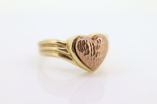 10k Heart Ring. 10k Textured heart promise ring. 10k Rose and Yellow Gold. Cute Heart Ring. Bezel set. st(101/20)