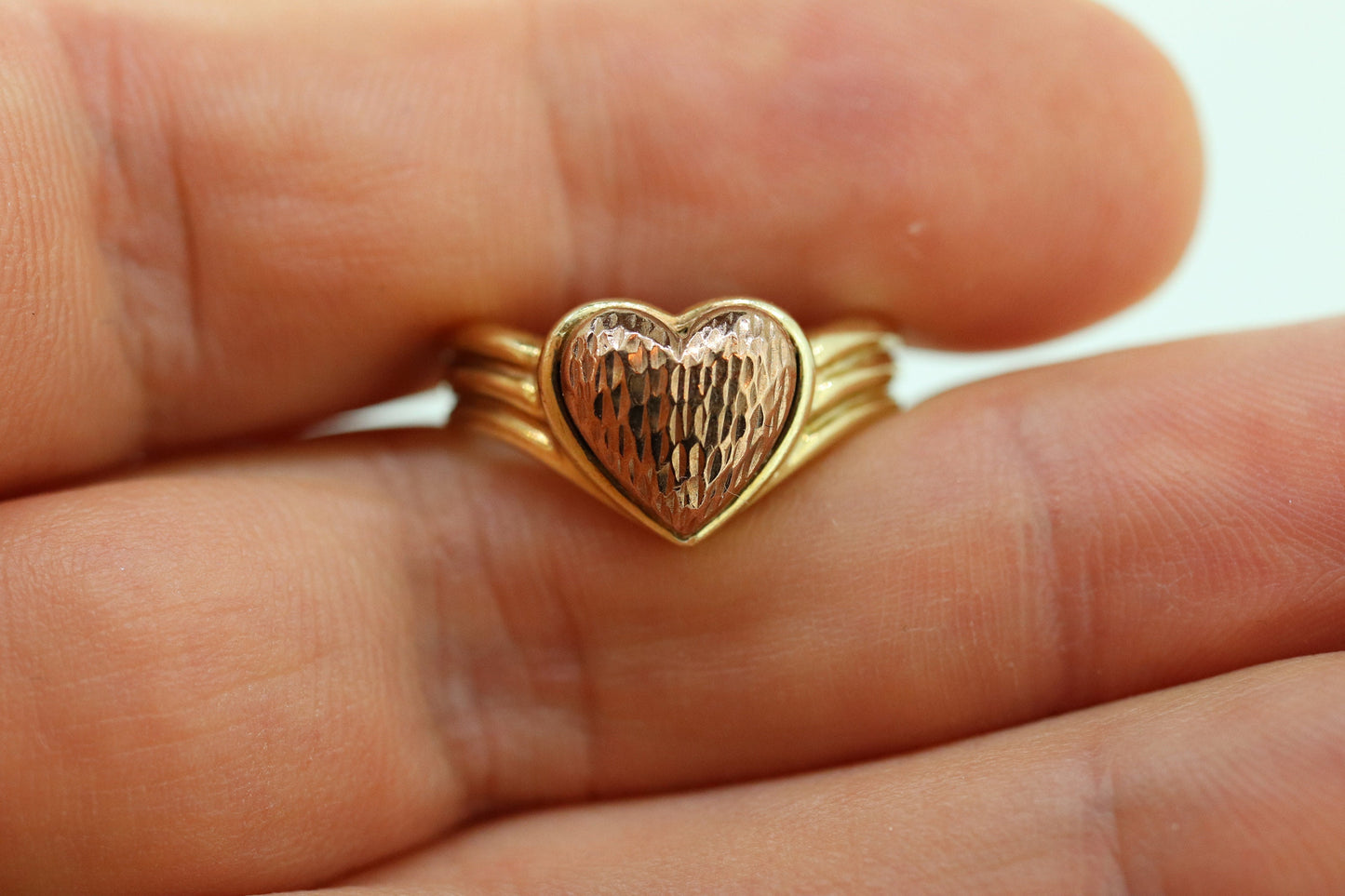 10k Heart Ring. 10k Textured heart promise ring. 10k Rose and Yellow Gold. Cute Heart Ring. Bezel set. st(101/20)