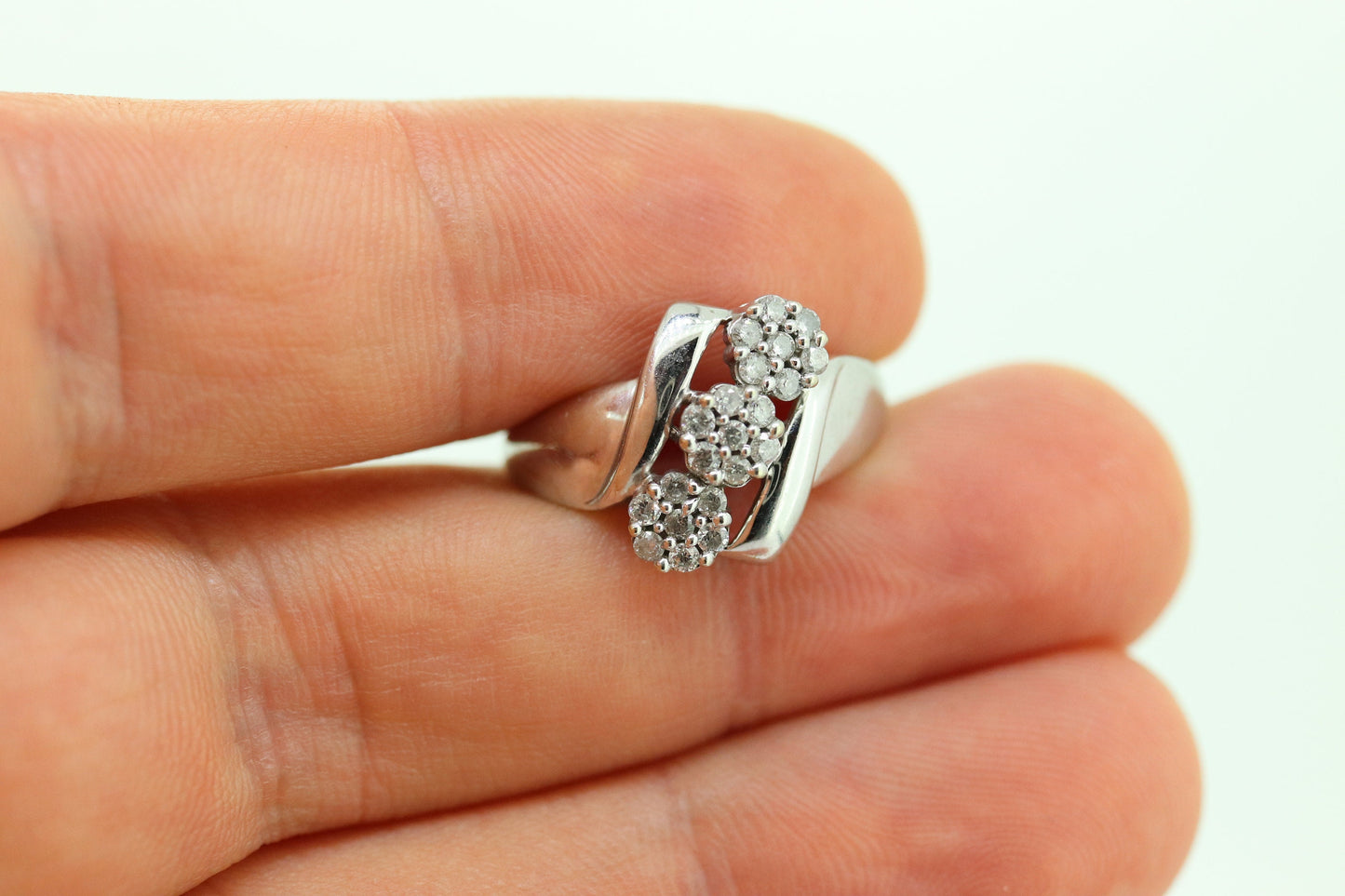 Vintage 10k White Gold Ring. Round Diamond Daisy Cluster Ring. Bypass Waterfall diamond. Engagement Ring. sz 7 st(52/9)