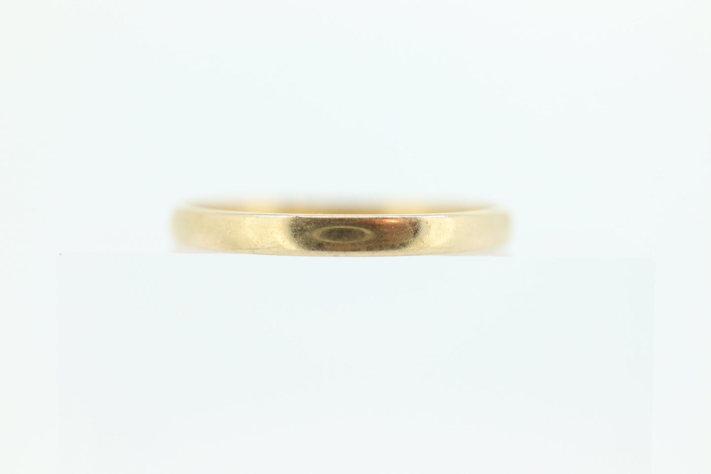 14k Band. 14k Yellow Gold thin round band. Sz 7 2mm wide st(44)