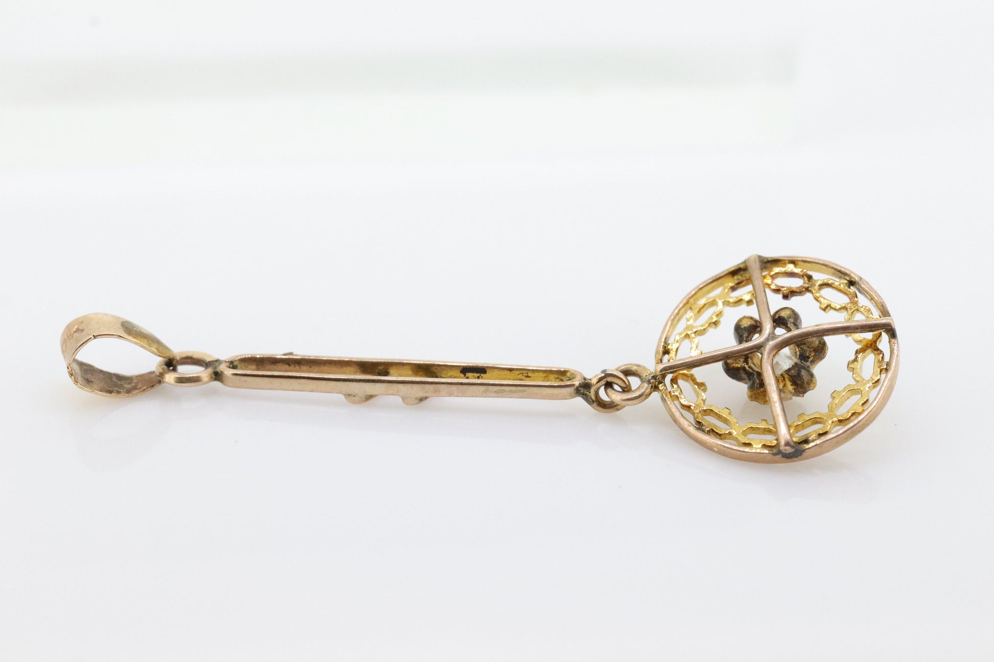 Antique Diamond pendant lavaliere. 10k Gold with a diamond set buttercup. Art nouveau era. st(80)