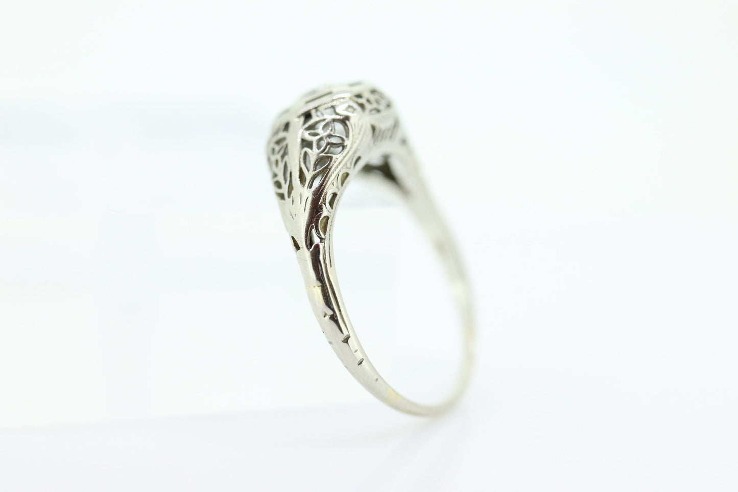 Art Deco Diamond ring. 18k White Gold Filigree Engagement Ring.