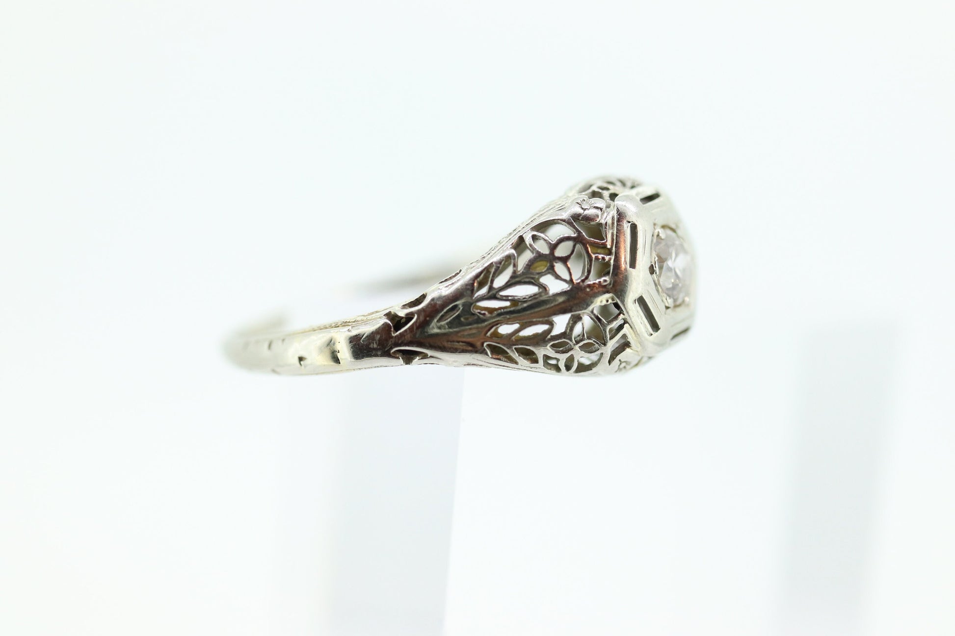 Art Deco Diamond ring. 18k White Gold Filigree Engagement Ring.