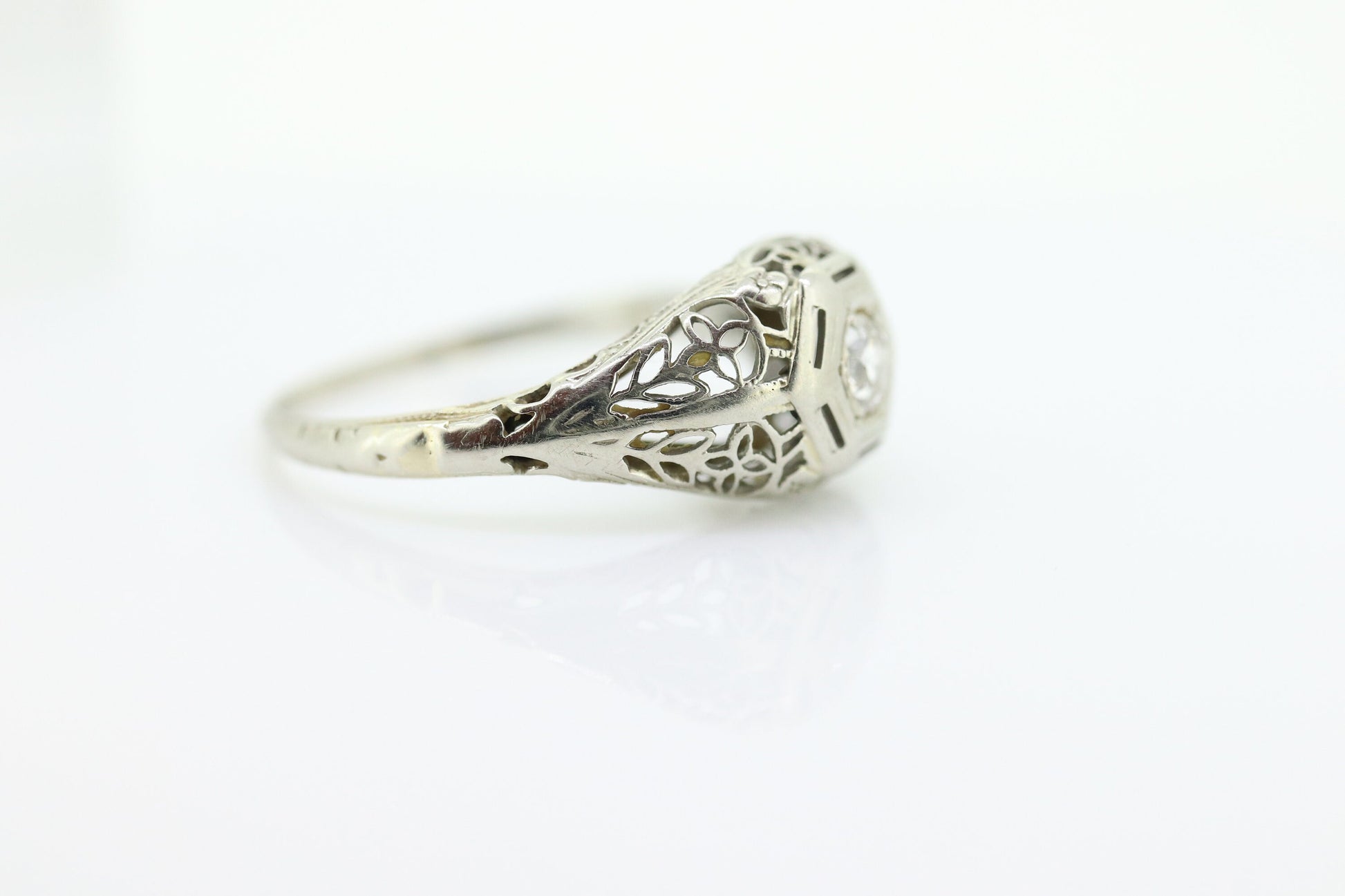 Art Deco Diamond ring. 18k White Gold Filigree Engagement Ring.