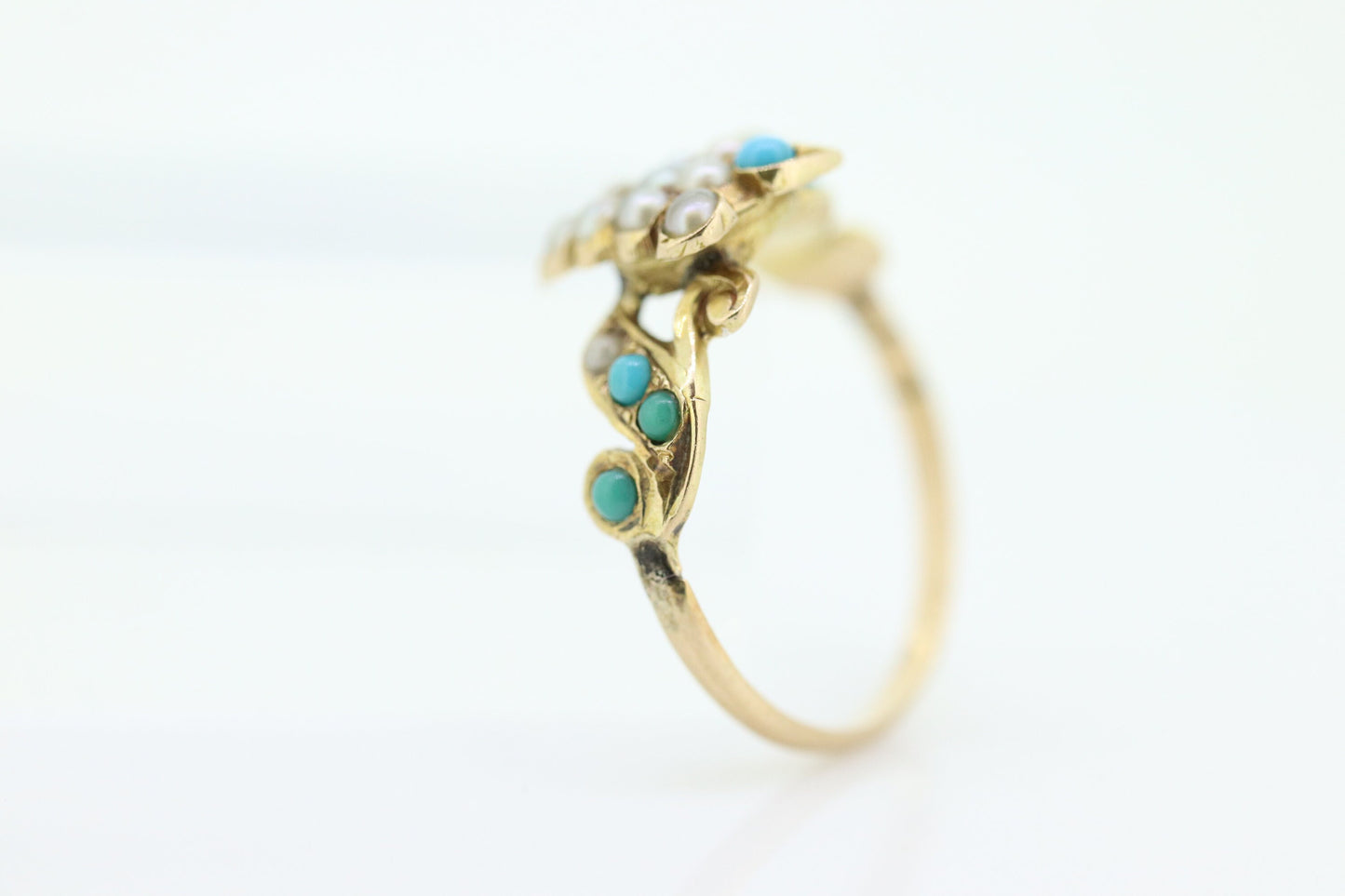 Victorian 10k Turquoise Cabochon and Pearl Seed Ring. 10k Victorian ornate Vine embossed bezel ring. st(115)