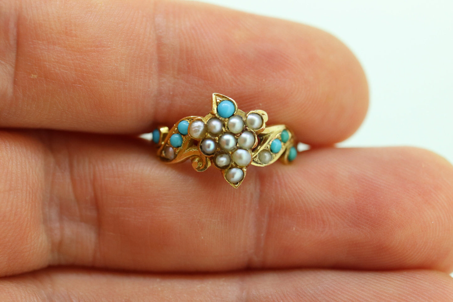 Victorian 10k Turquoise Cabochon and Pearl Seed Ring. 10k Victorian ornate Vine embossed bezel ring. st(115)