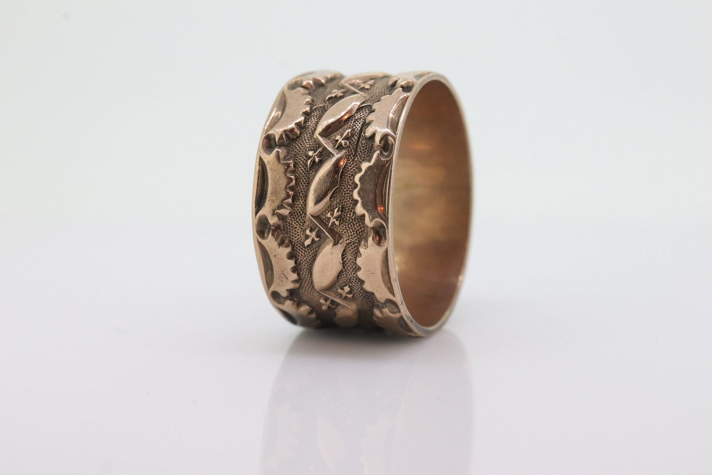 10k Antique Wide Victorian Cigar band. 10k Rose Gold Antique Embossed Flower Leaf design. 10mm sz7.5 st(132)