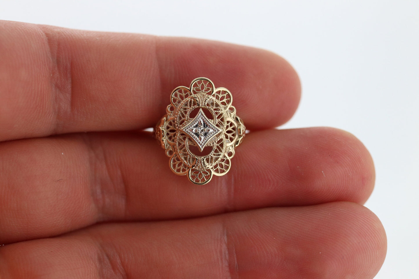 10k Filigree diamond ornate shield ring. 10k Art Deco diamond ring. sz5.75 st(86/25)